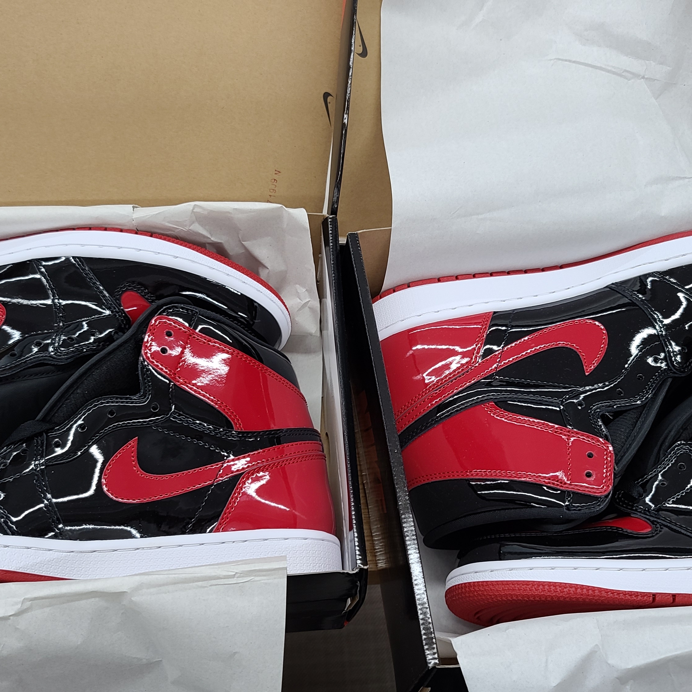 Jordan 1 Retro High OG Patent Bred 착용 스타일 - 1