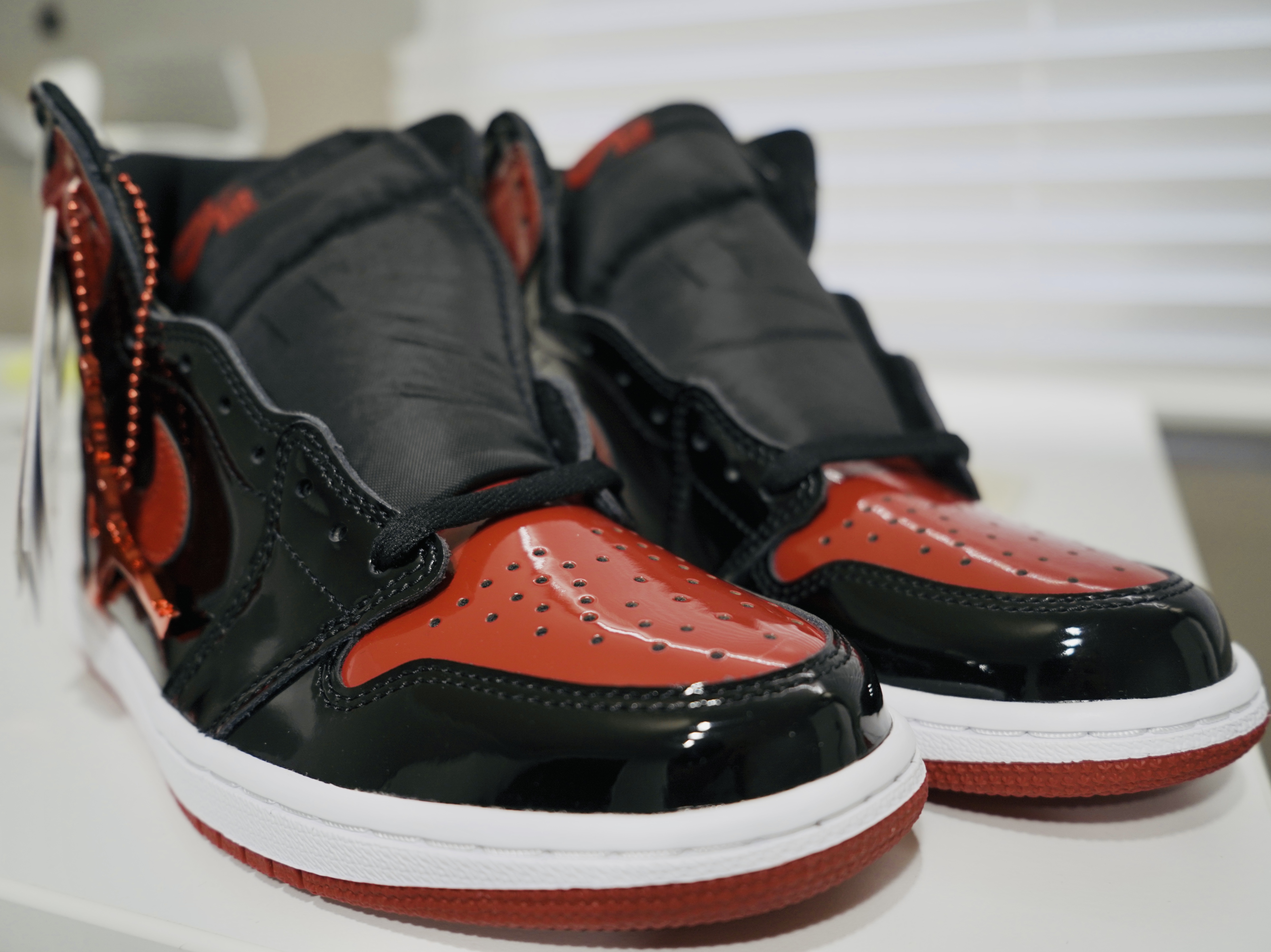 Jordan 1 Retro High OG Patent Bred 착용 스타일 - 2