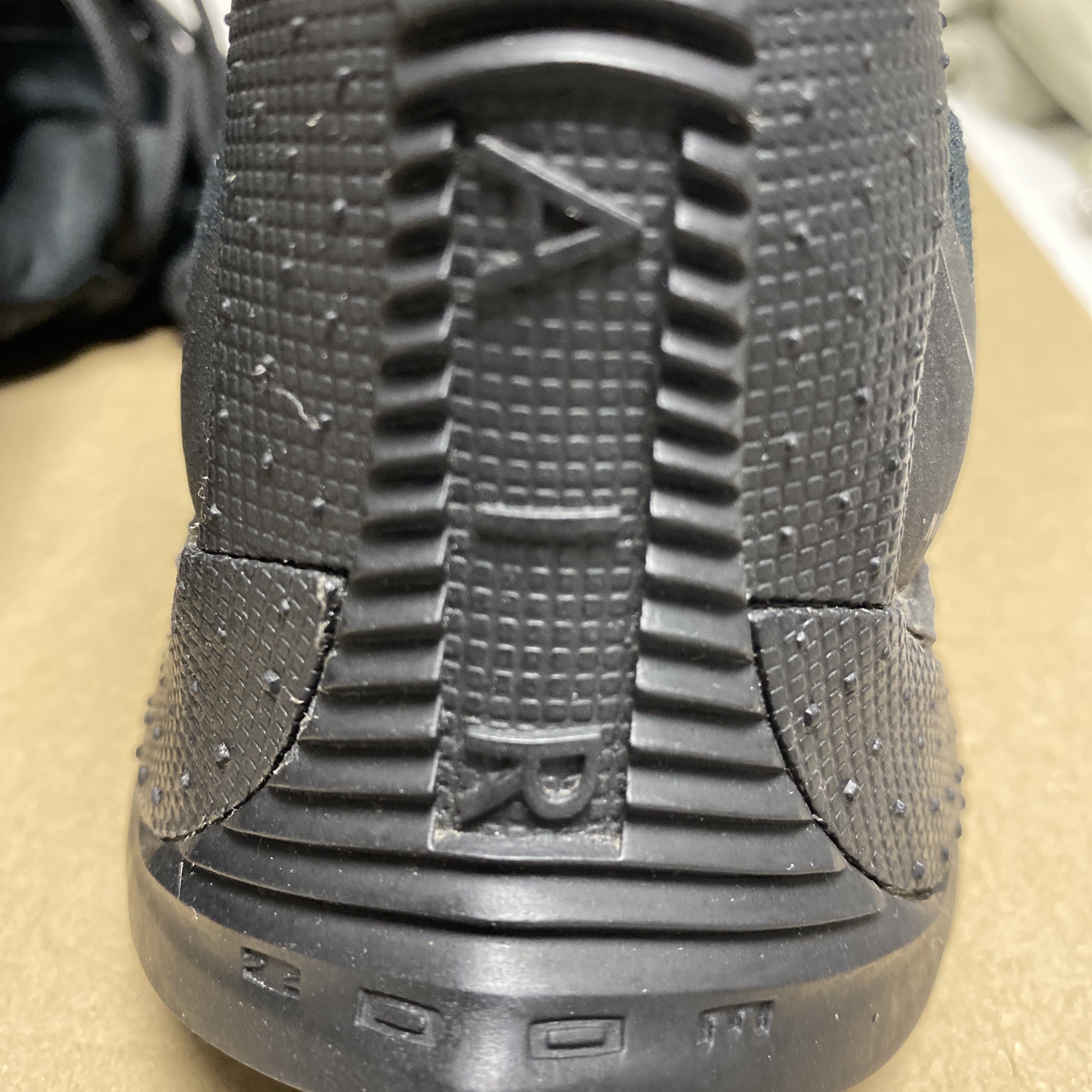 Nike ACG Terra Antarktik Gore-Tex Anthracite, Nike ACG Mountain Fly Gore-Tex Black and Dark Grey 착용 스타일 - 4