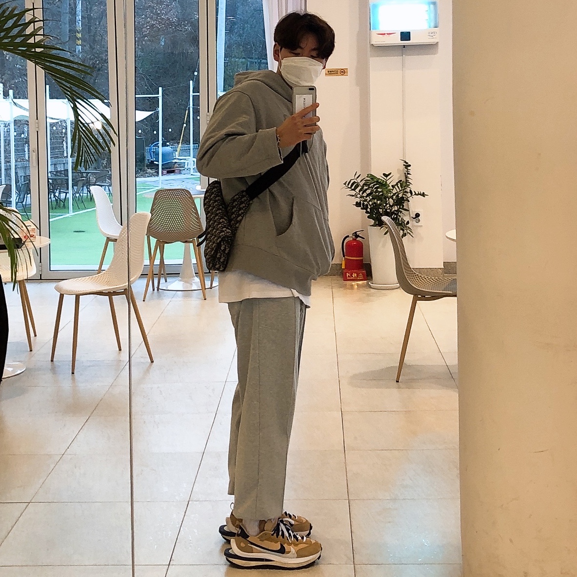 Nike x Sacai VaporWaffle Sesame and Blue Void 착용 스타일