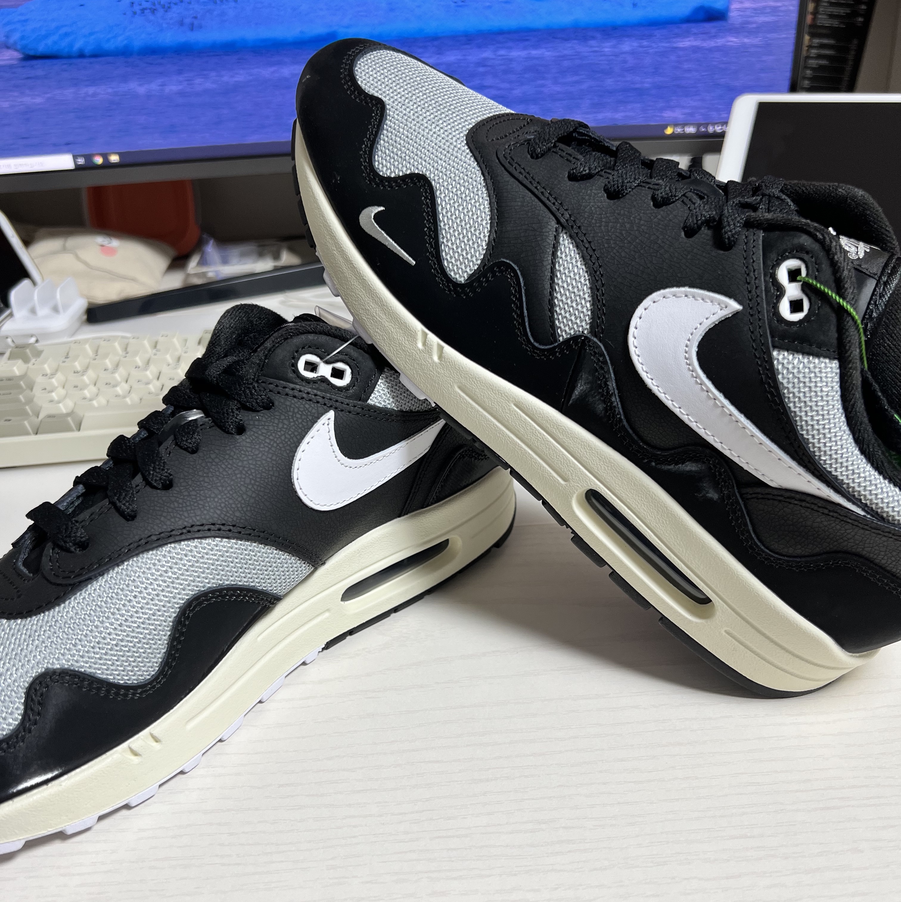 Nike x Patta Air Max 1 Black 착용 스타일