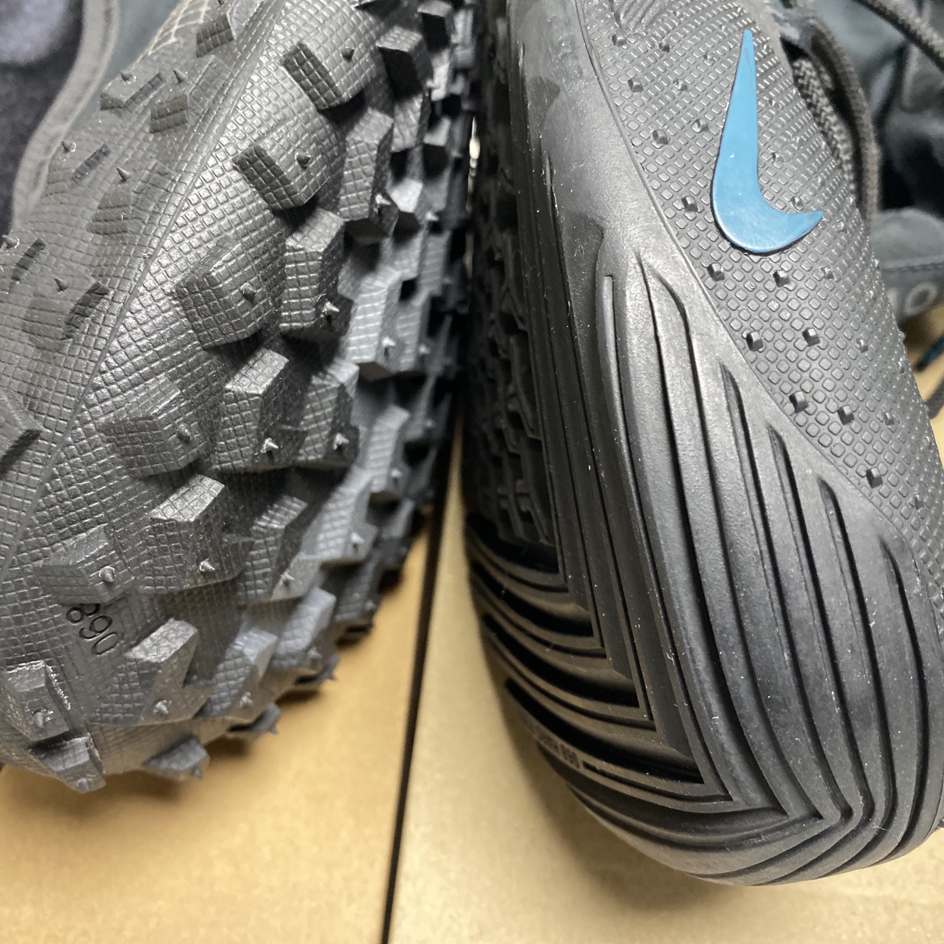 Nike ACG Terra Antarktik Gore-Tex Anthracite, Nike ACG Mountain Fly Gore-Tex Black and Dark Grey 착용 스타일 - 3