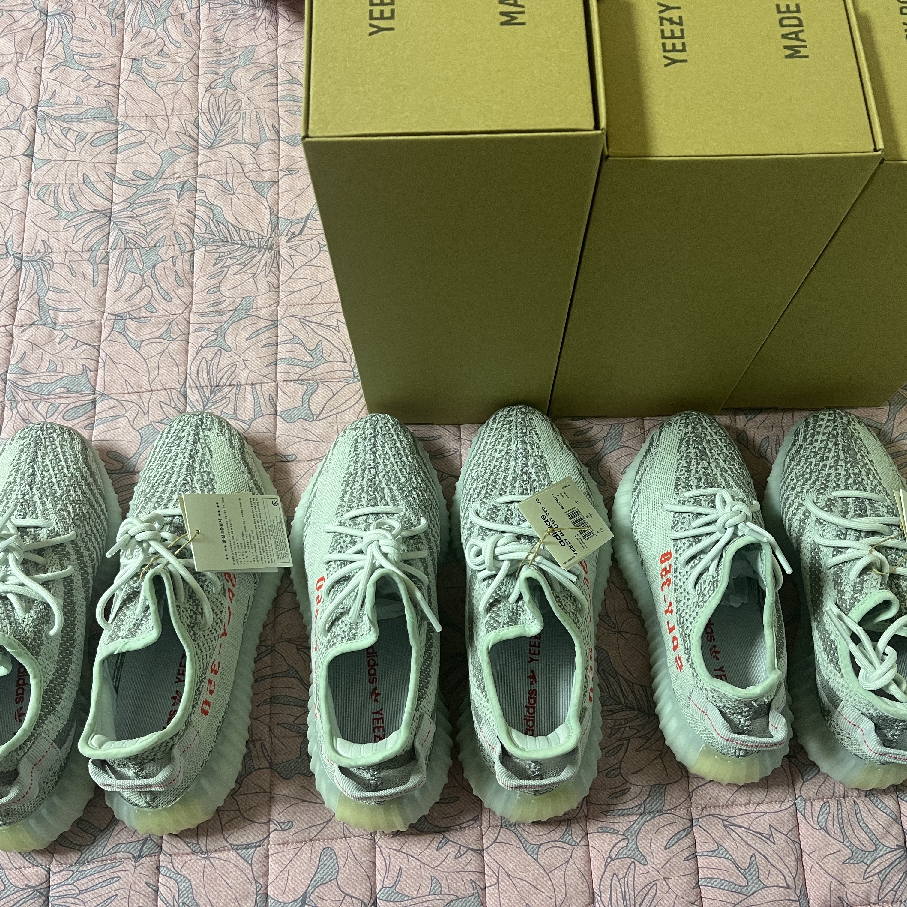 Adidas Yeezy Boost 350 V2 Blue Tint 2017 착용 스타일 - 3