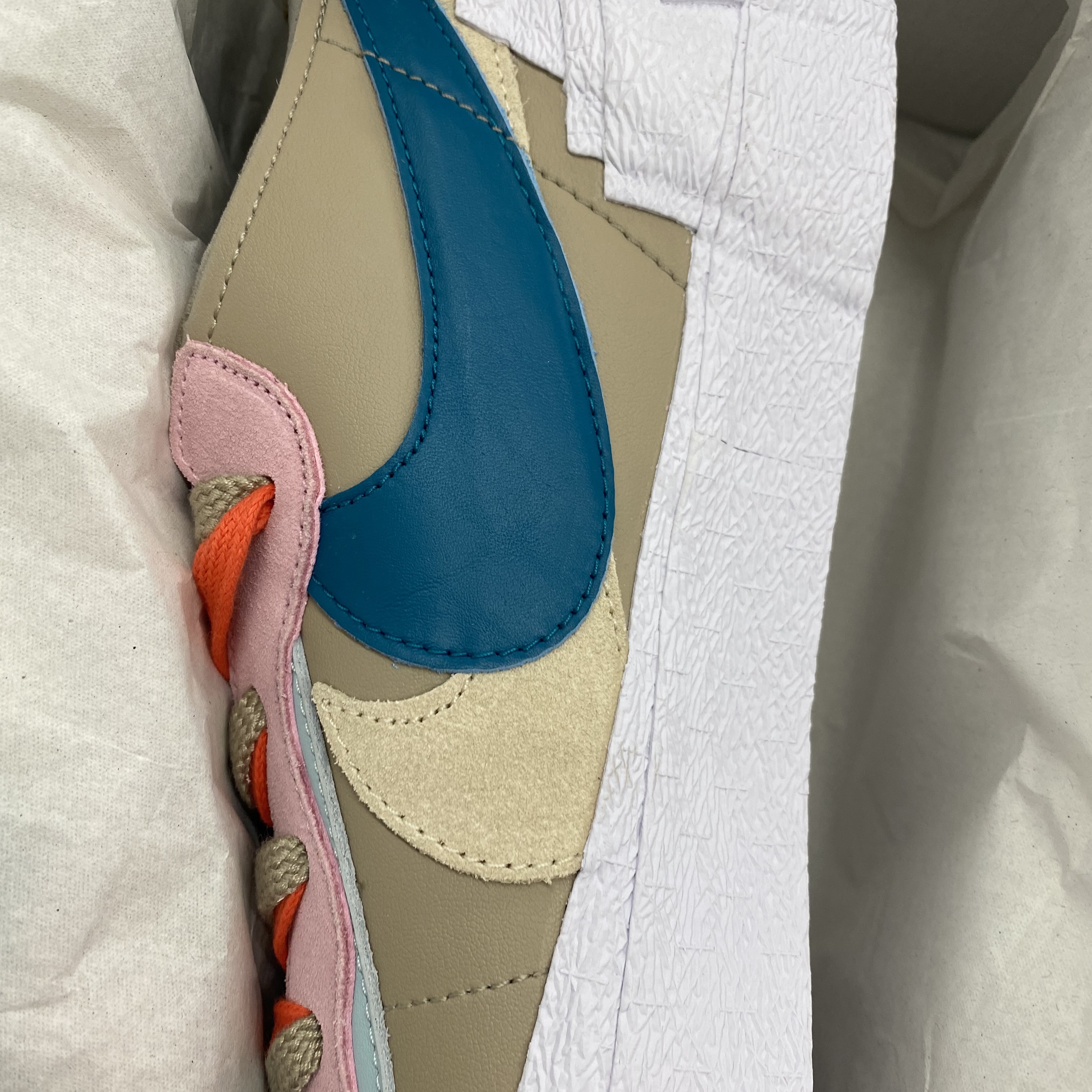 Nike x Sacai x Kaws Blazer Low Reed 착용 스타일