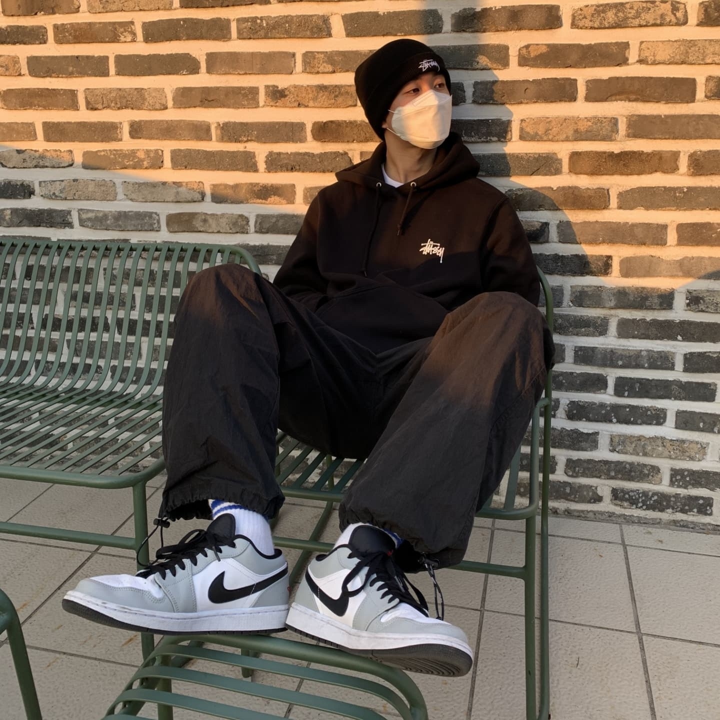 Jordan 1 Low Light Smoke Grey, Stussy Basic Stussy Hoodie Black 2021 착용 스타일 - 1