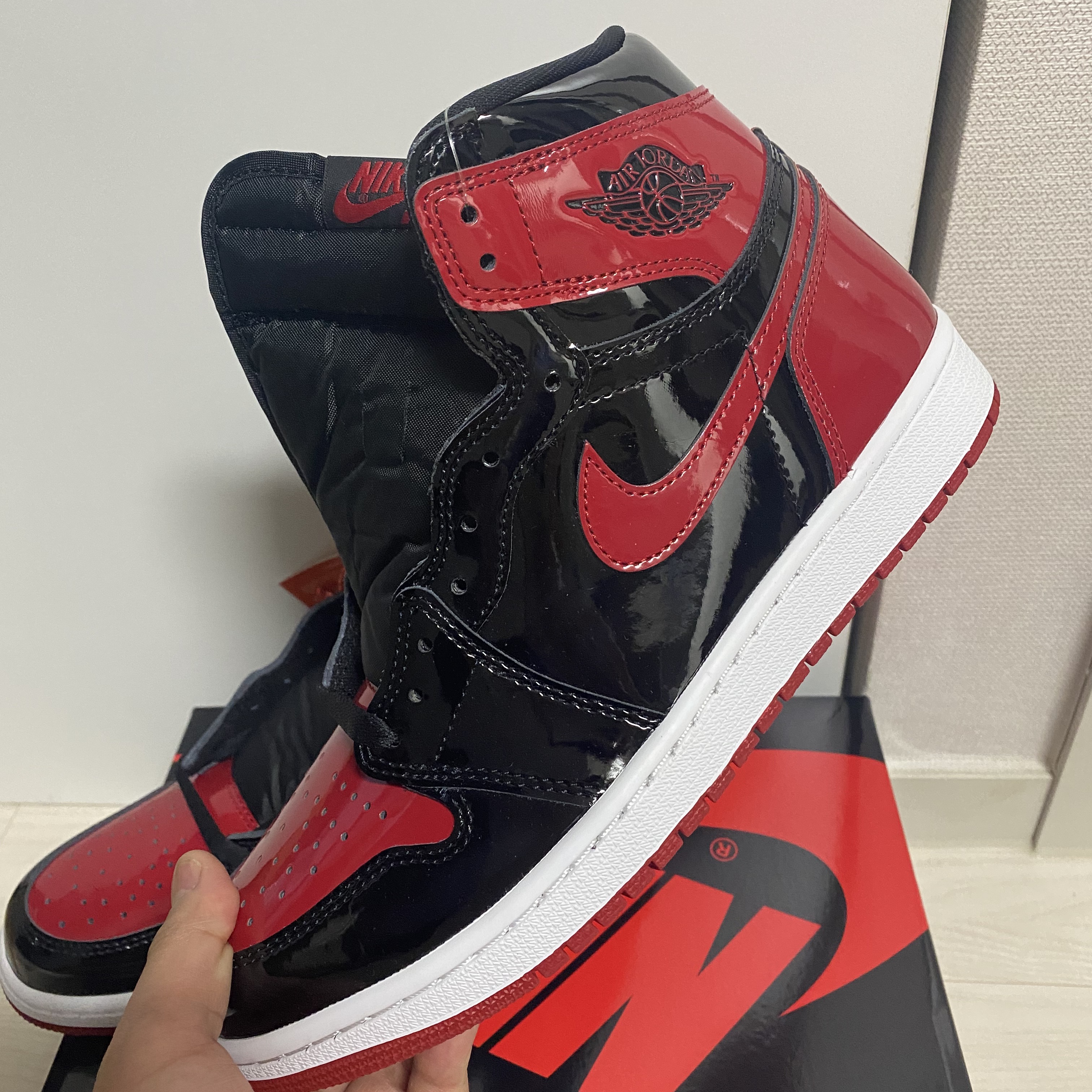 Jordan 1 Retro High OG Patent Bred 착용 스타일 - 2