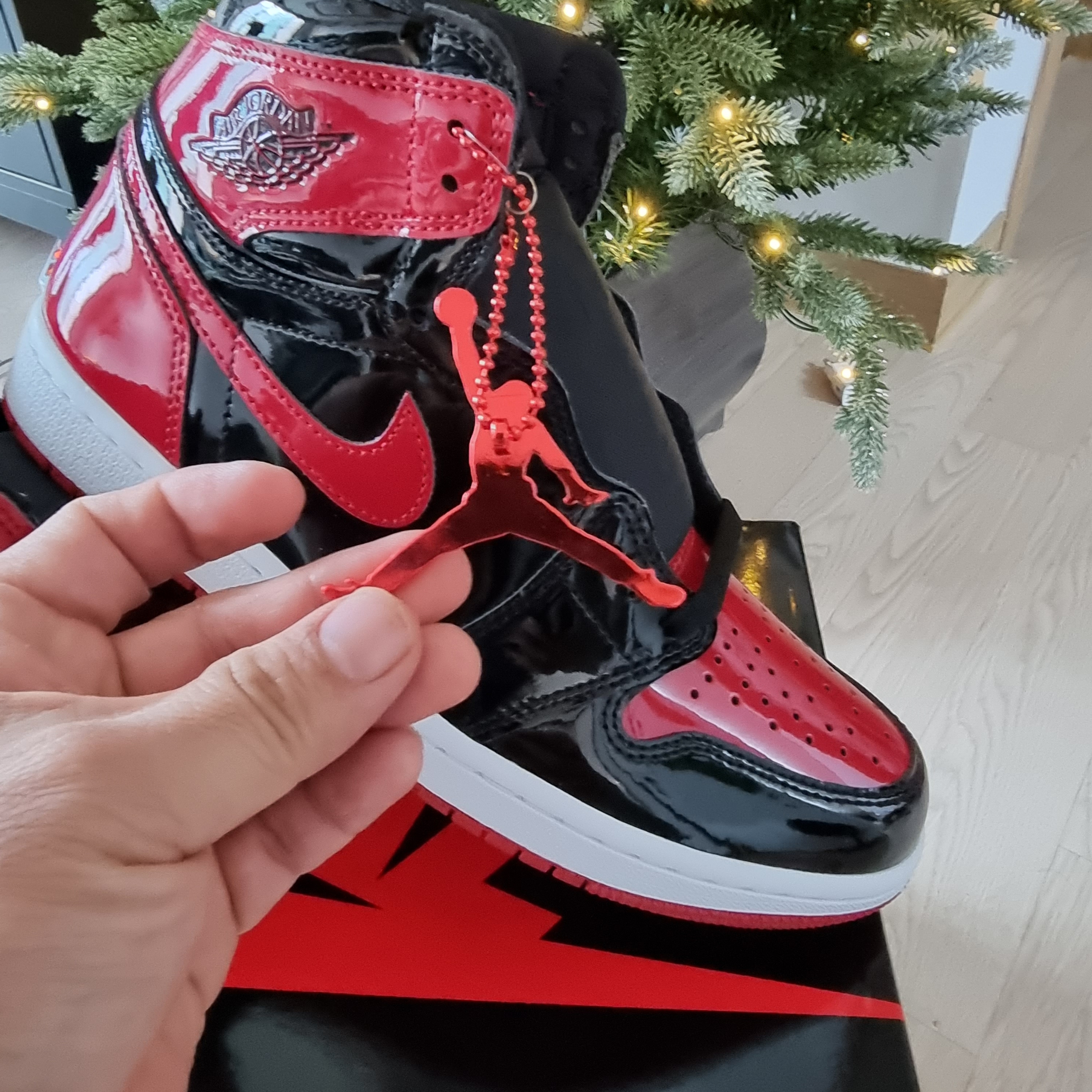 Jordan 1 Retro High OG Patent Bred 착용 스타일 - 4