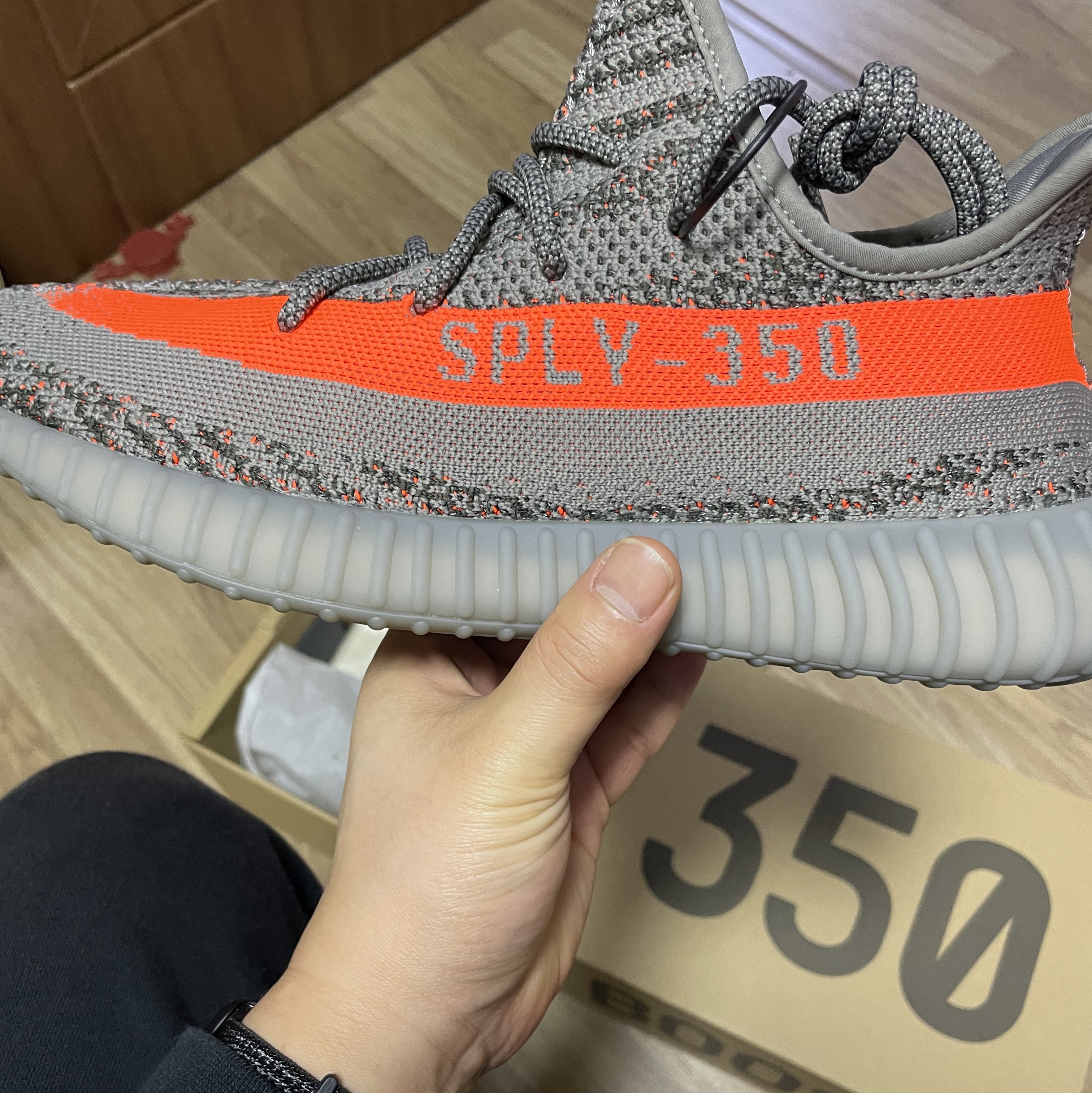 Adidas Yeezy Boost 350 V2 Beluga - Reflective 착용 스타일