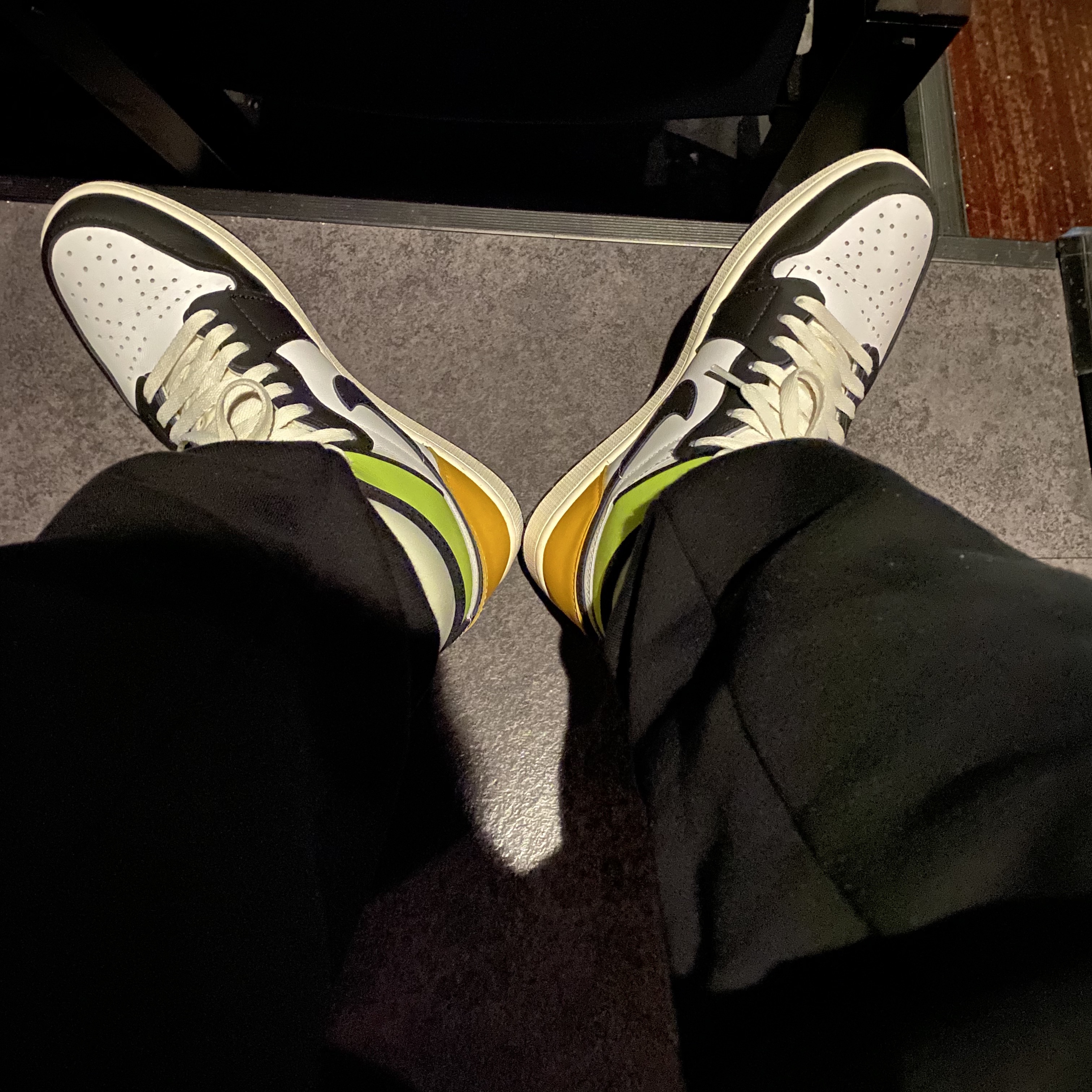 Jordan 1 Retro High OG Volt Gold 착용 스타일