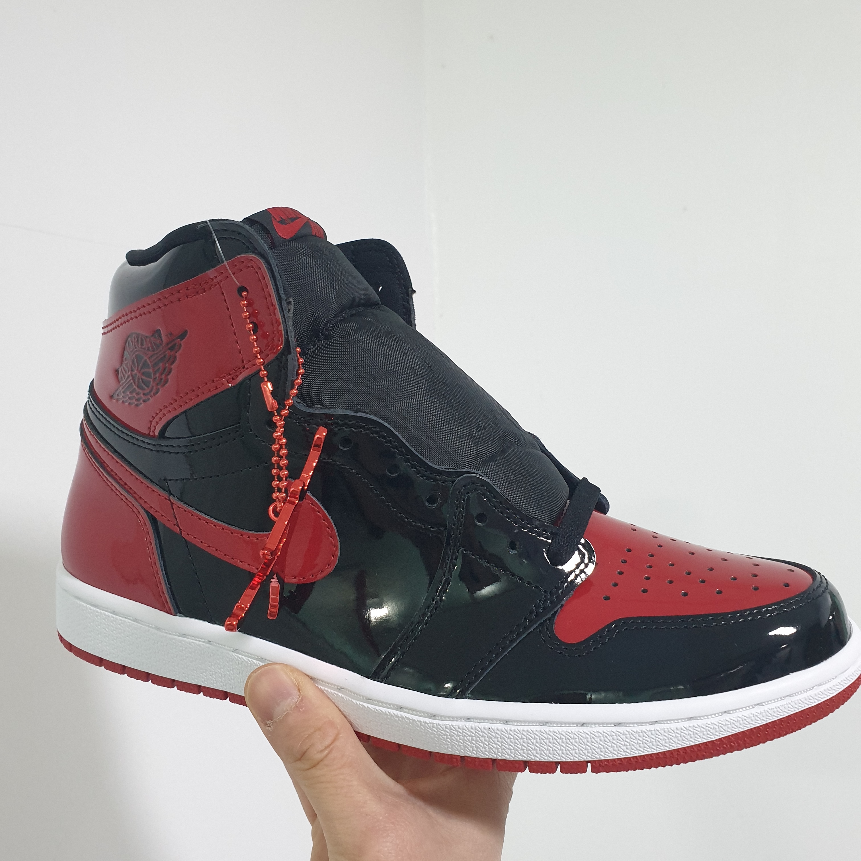 Jordan 1 Retro High OG Patent Bred 착용 스타일 - 1