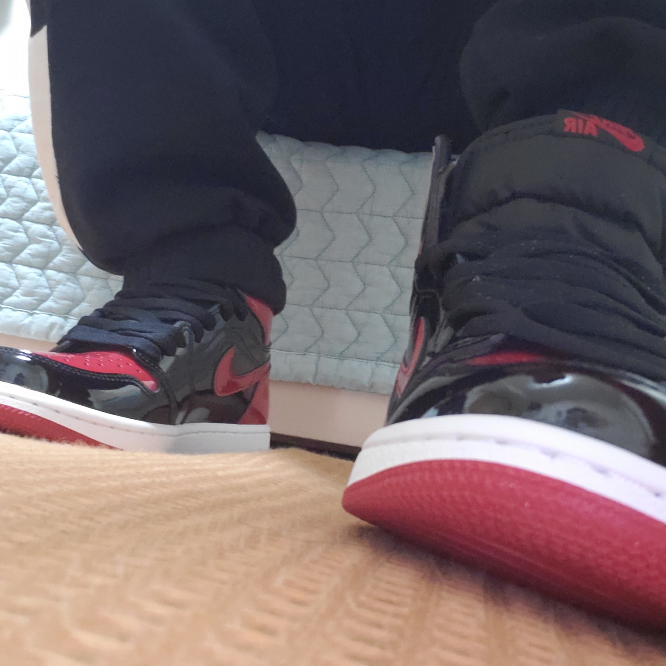 Jordan 1 Retro High OG Patent Bred 착용 스타일 - 1