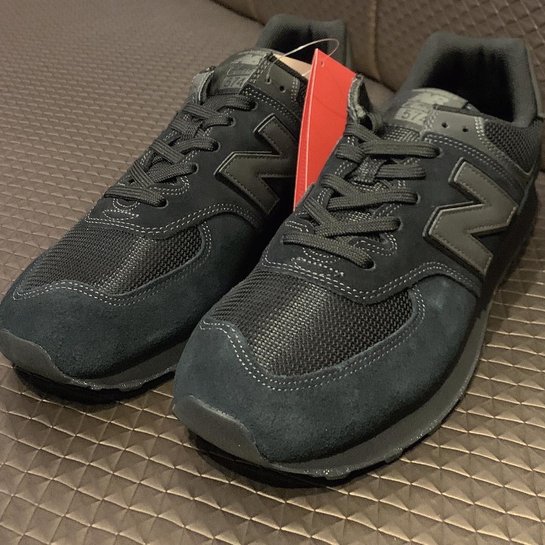 New Balance 574 Triple Black - D Standard 착용 스타일 - 3