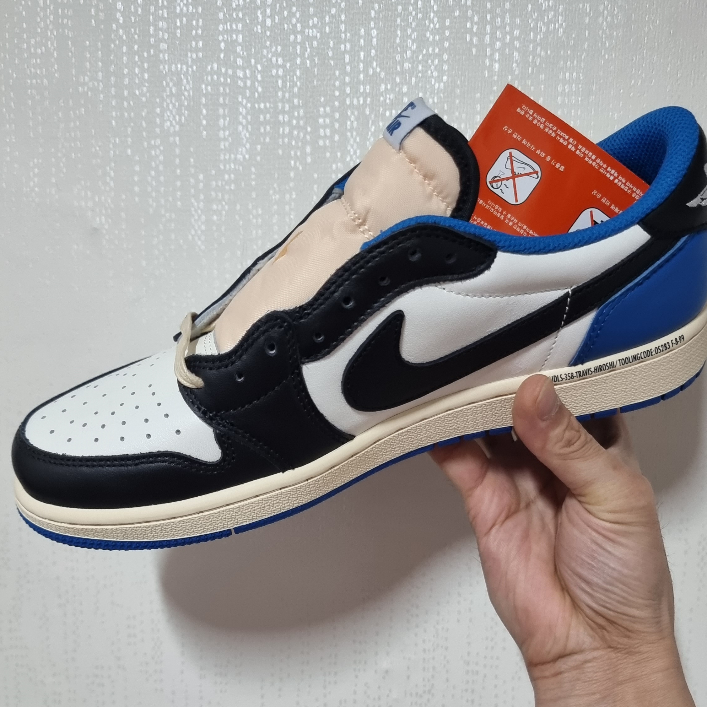 Jordan 1 x Travis Scott x Fragment Retro Low OG SP Military Blue 착용 스타일 - 1