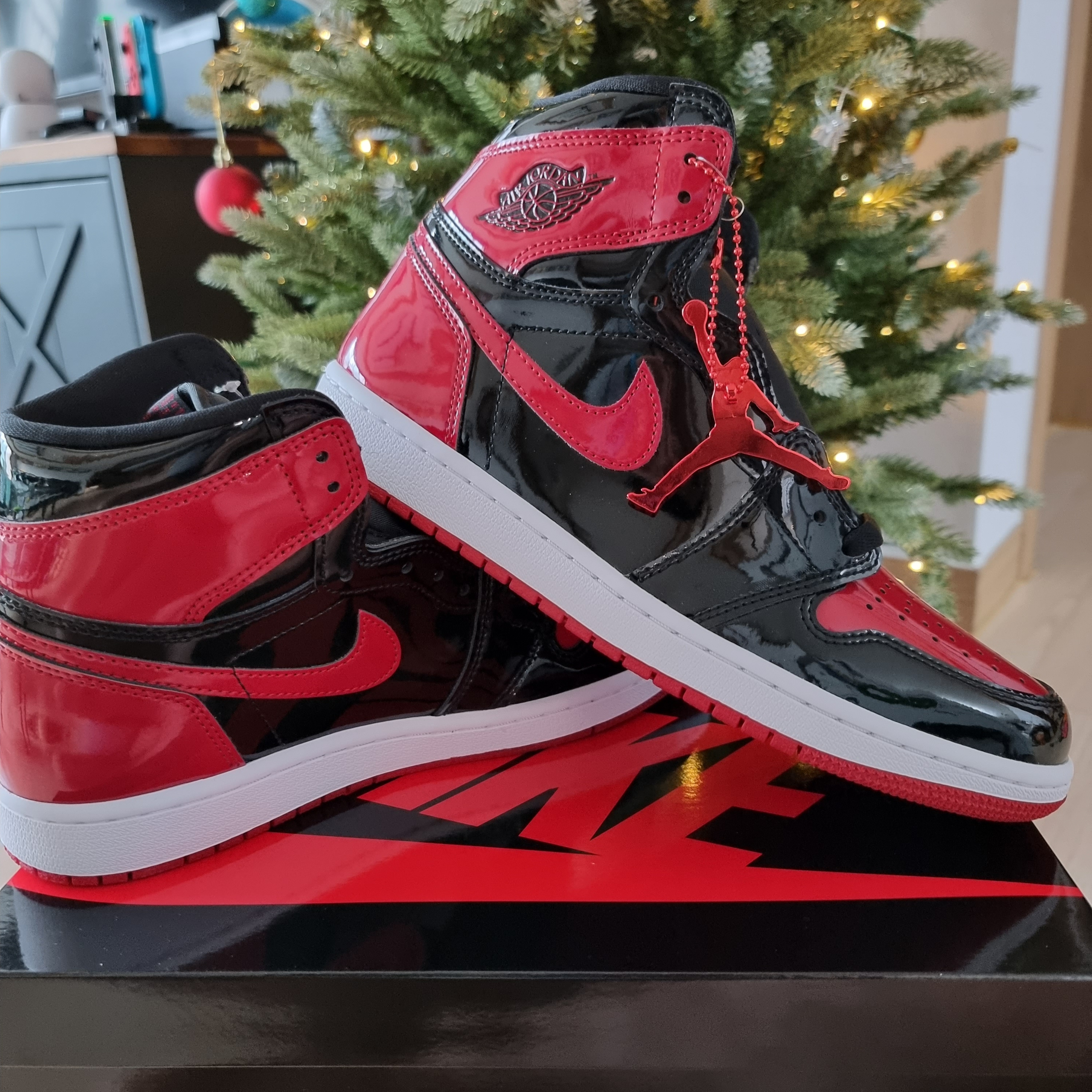 Jordan 1 Retro High OG Patent Bred 착용 스타일 - 3