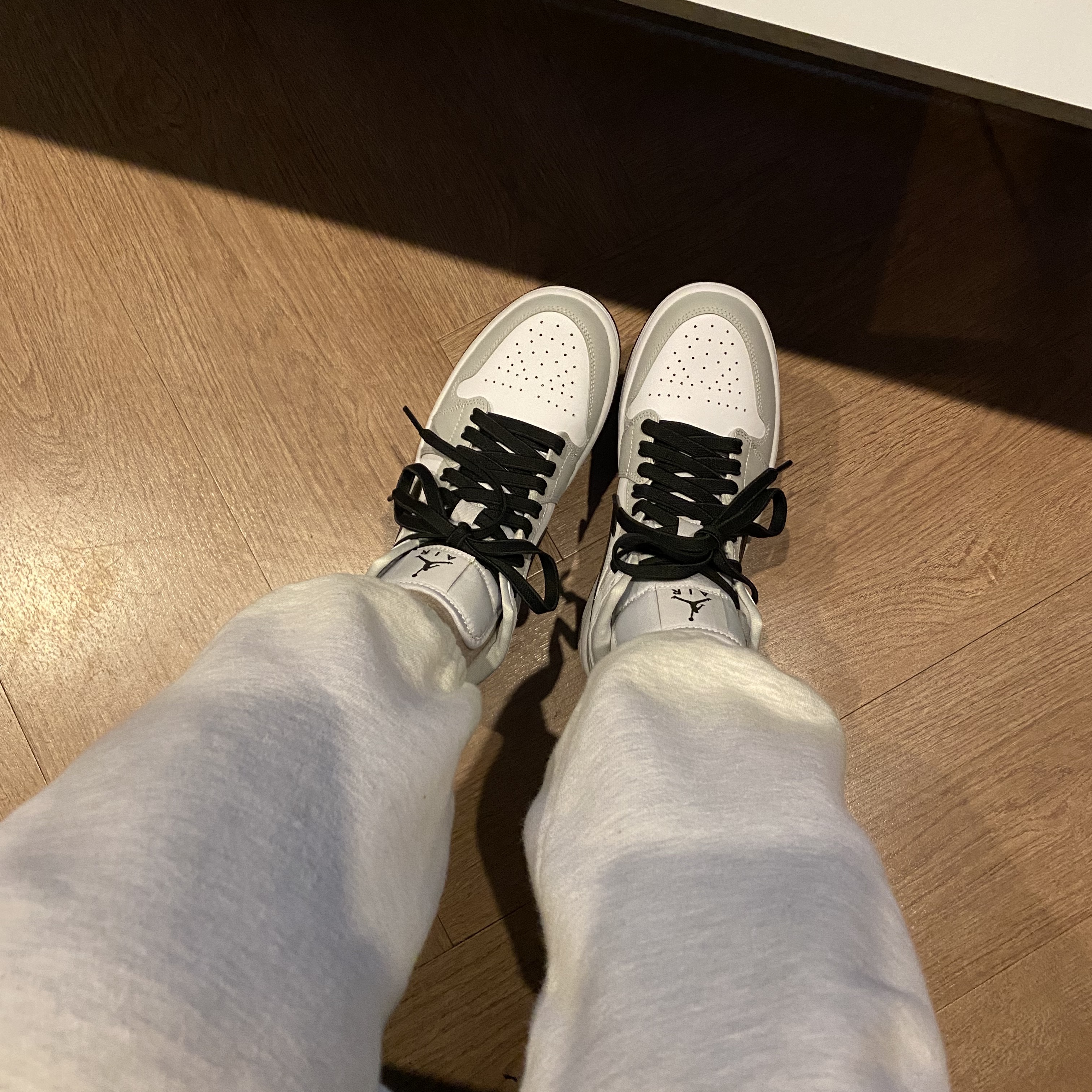 (W) Jordan 1 Mid Grey Fog 착용 스타일