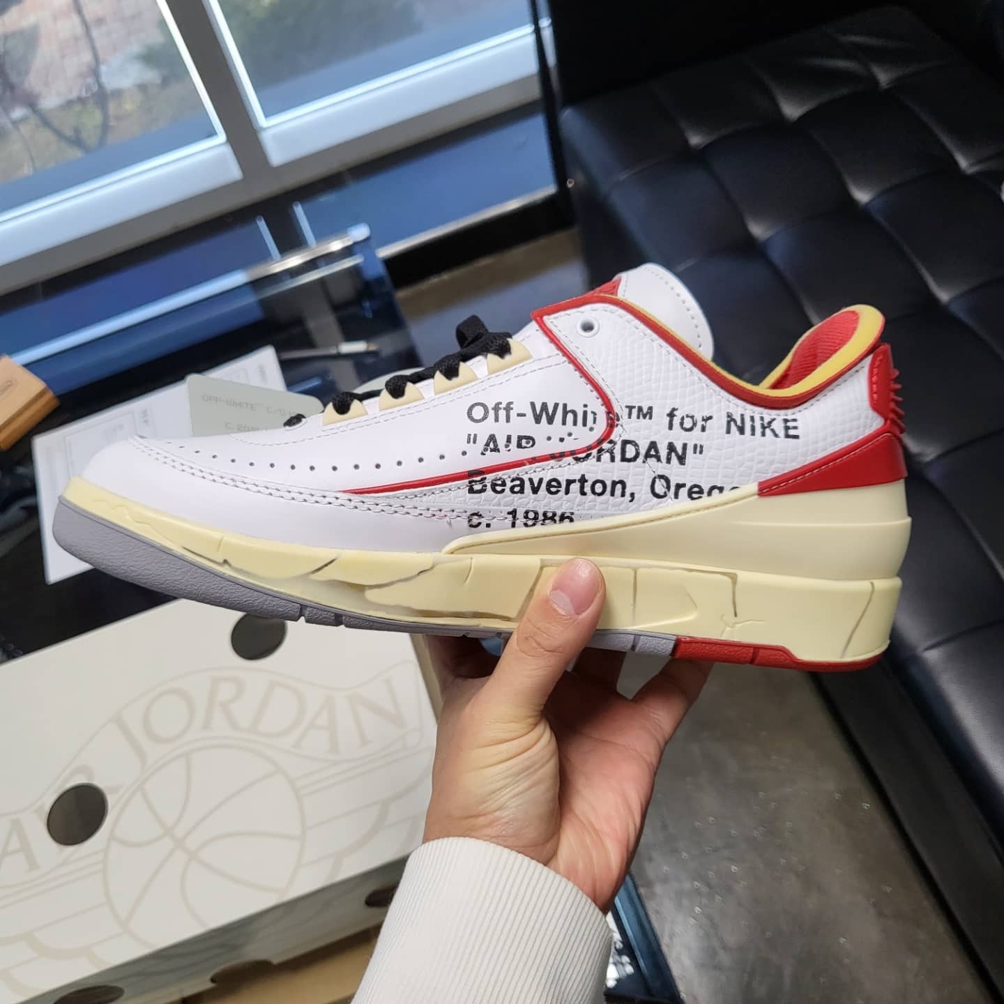 Jordan 2 x Off-White Retro Low SP White and Varsity Red 착용 스타일 - 1