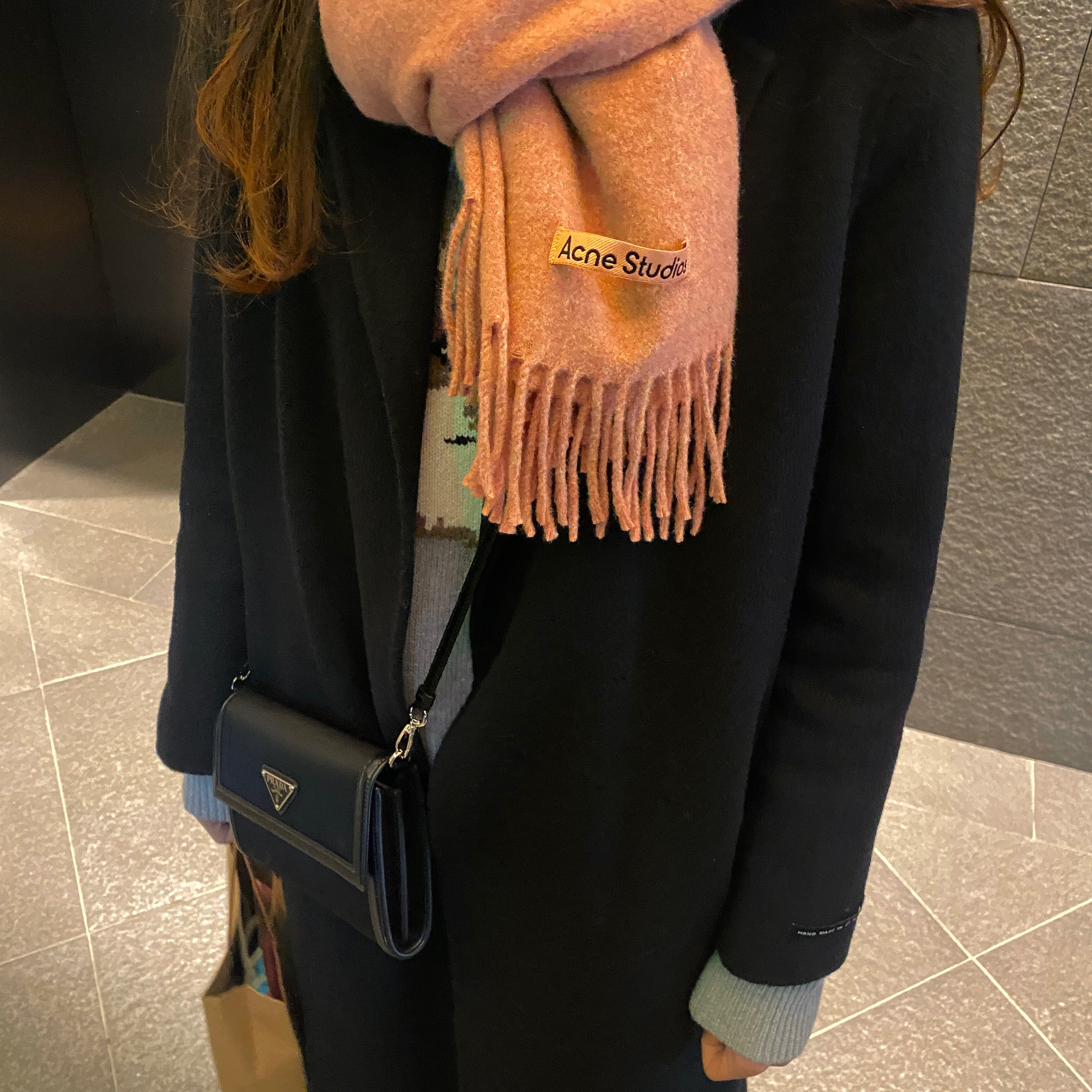 Acne Studios Canada Narrow New Wool Muffler Rose Melange, Maison Kitsune Big Fox Head Pullover Knit Grey 착용 스타일