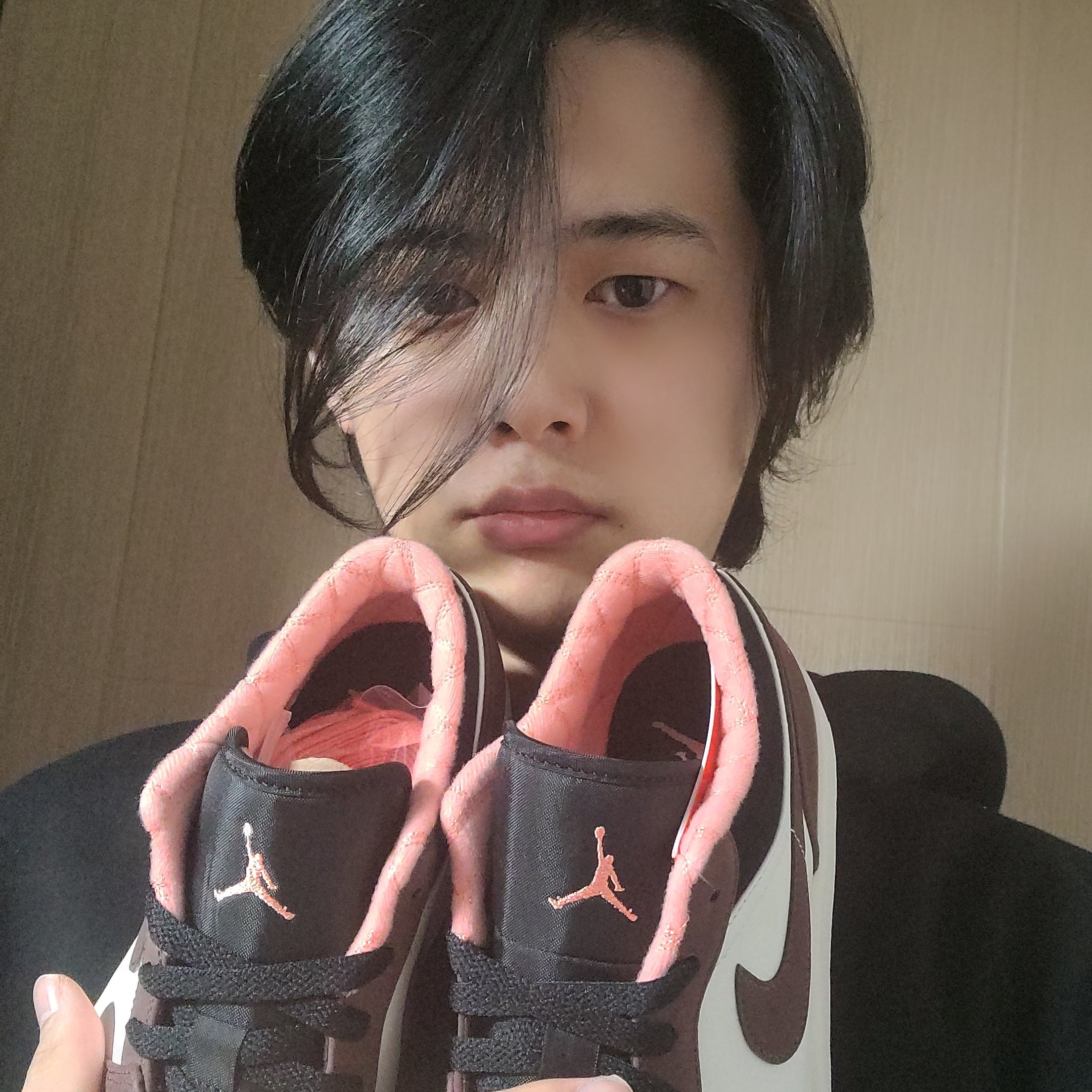 Jordan 1 Low SE Chocolate Bliss 착용 스타일 - 2