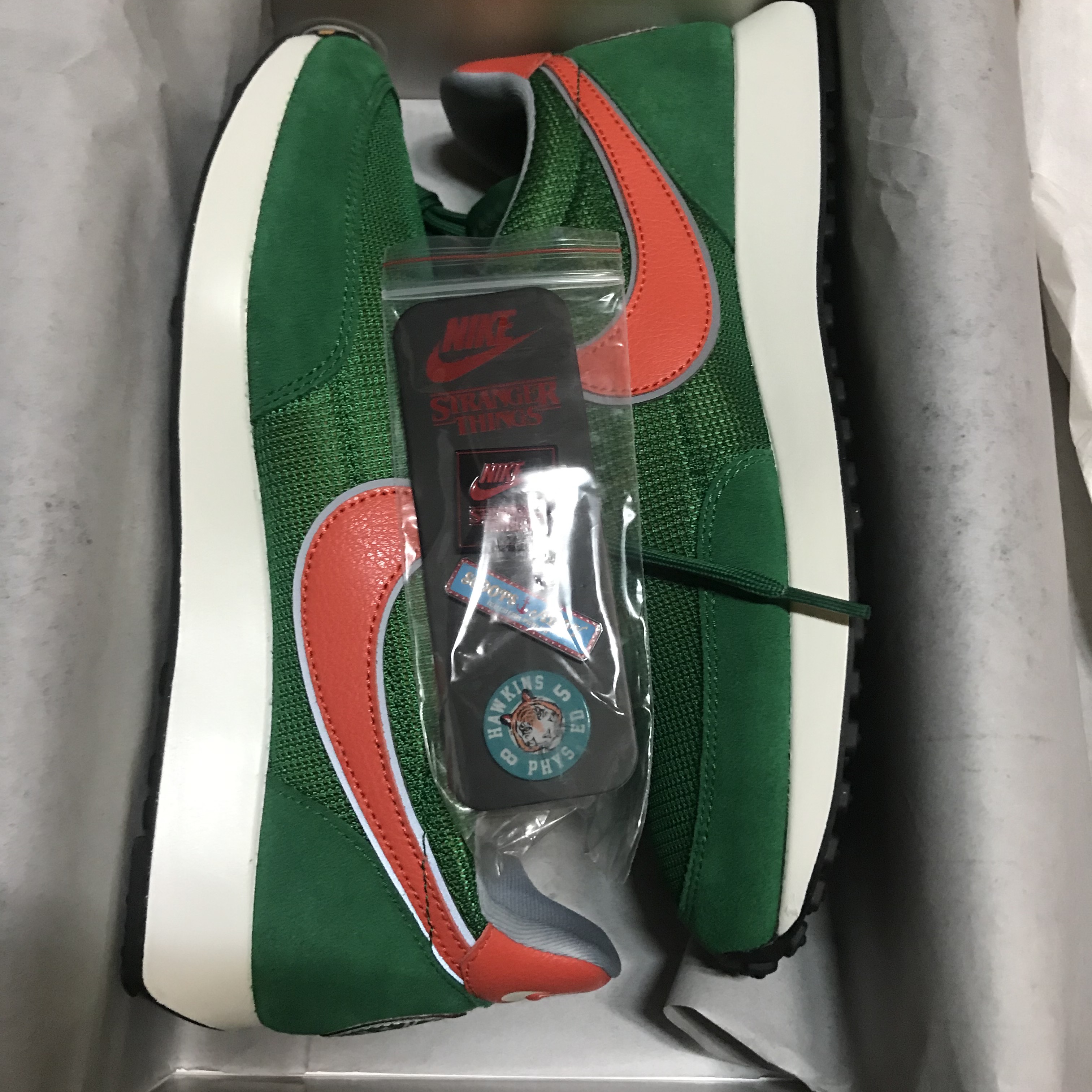 Nike x Stranger Things Tailwind 79 Hawkins High School 착용 스타일 - 2