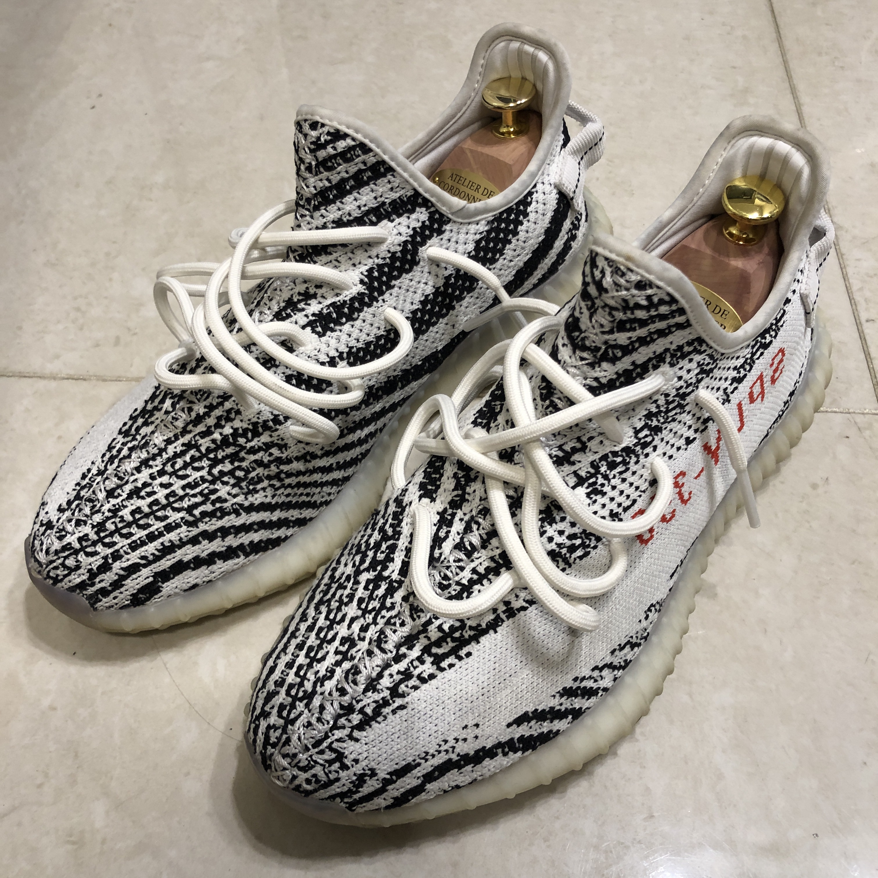 Adidas Yeezy Boost 350 V2 Zebra 2017/2019/2020 착용 스타일