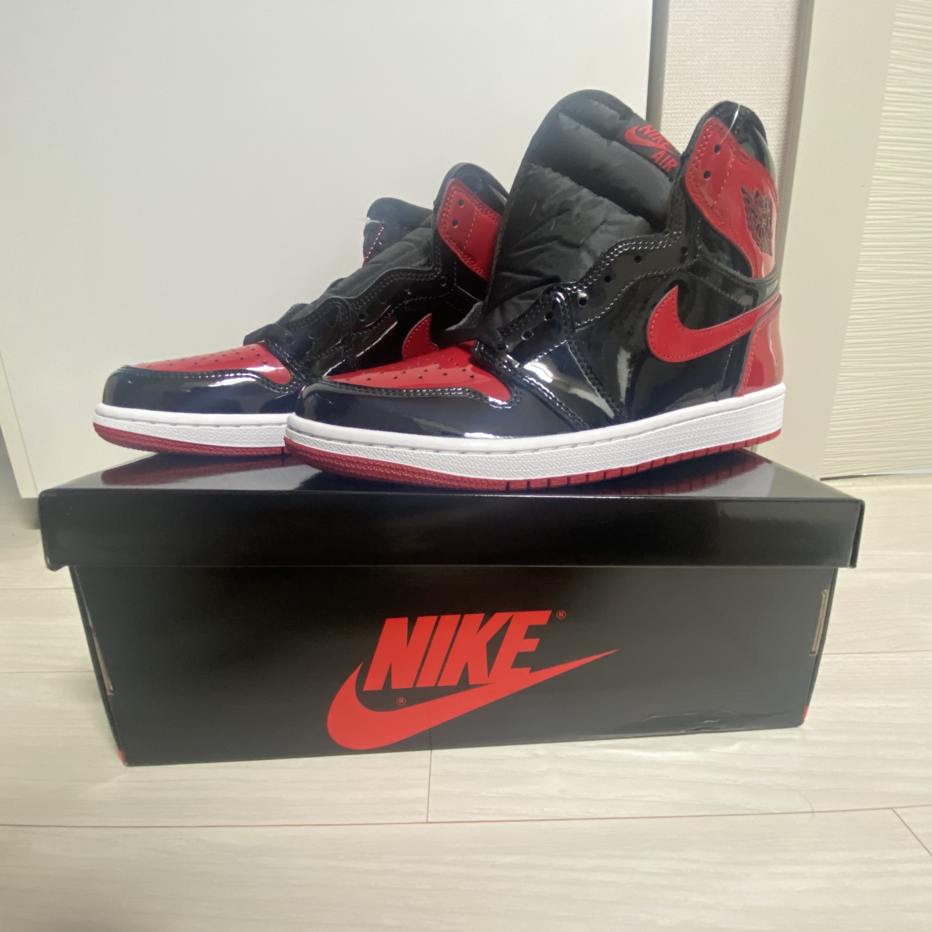 Jordan 1 Retro High OG Patent Bred 착용 스타일 - 4