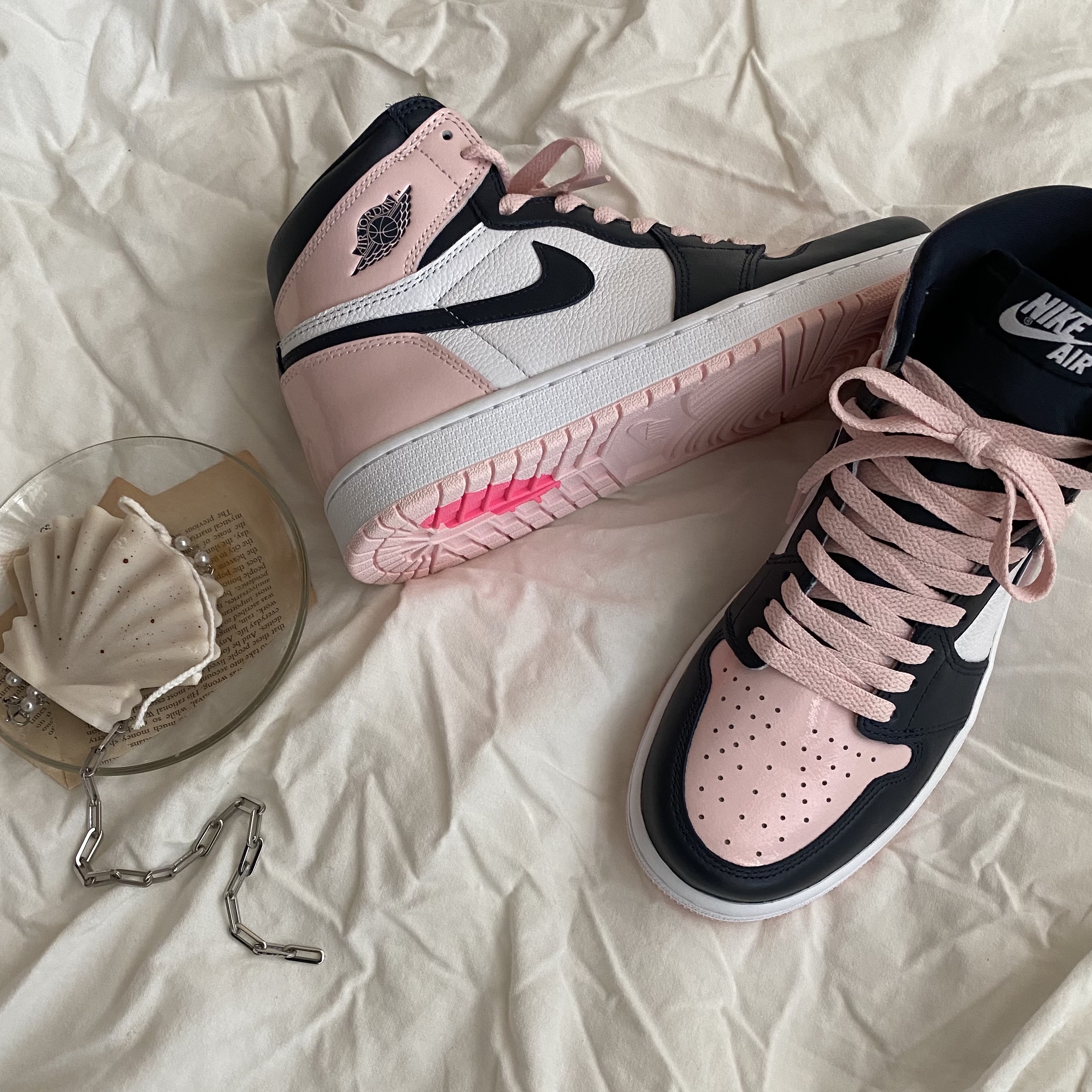 (W) Jordan 1 Retro High OG Atmosphere 착용 스타일