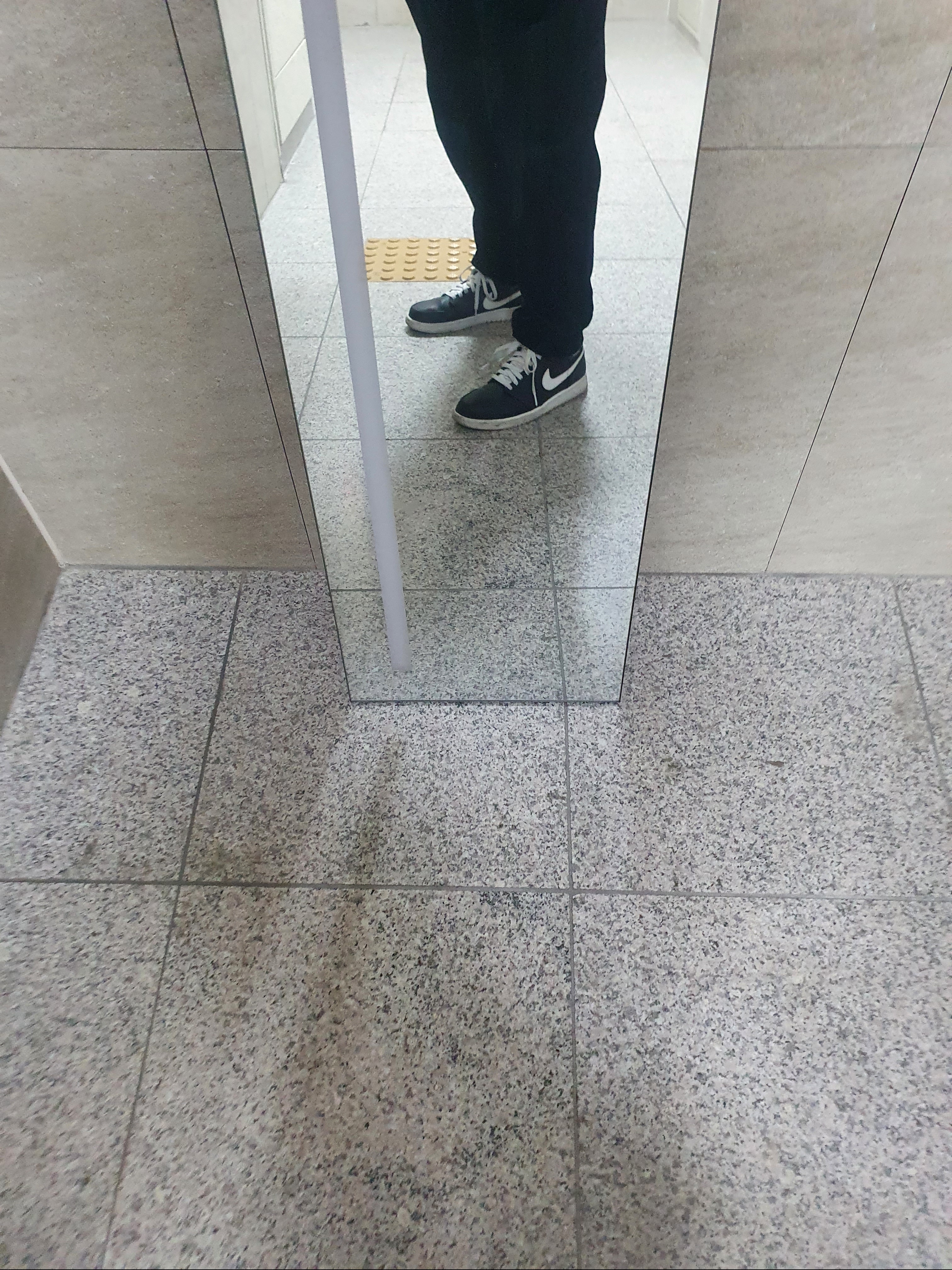 (W) Jordan 1 Mid Black White 착용 스타일