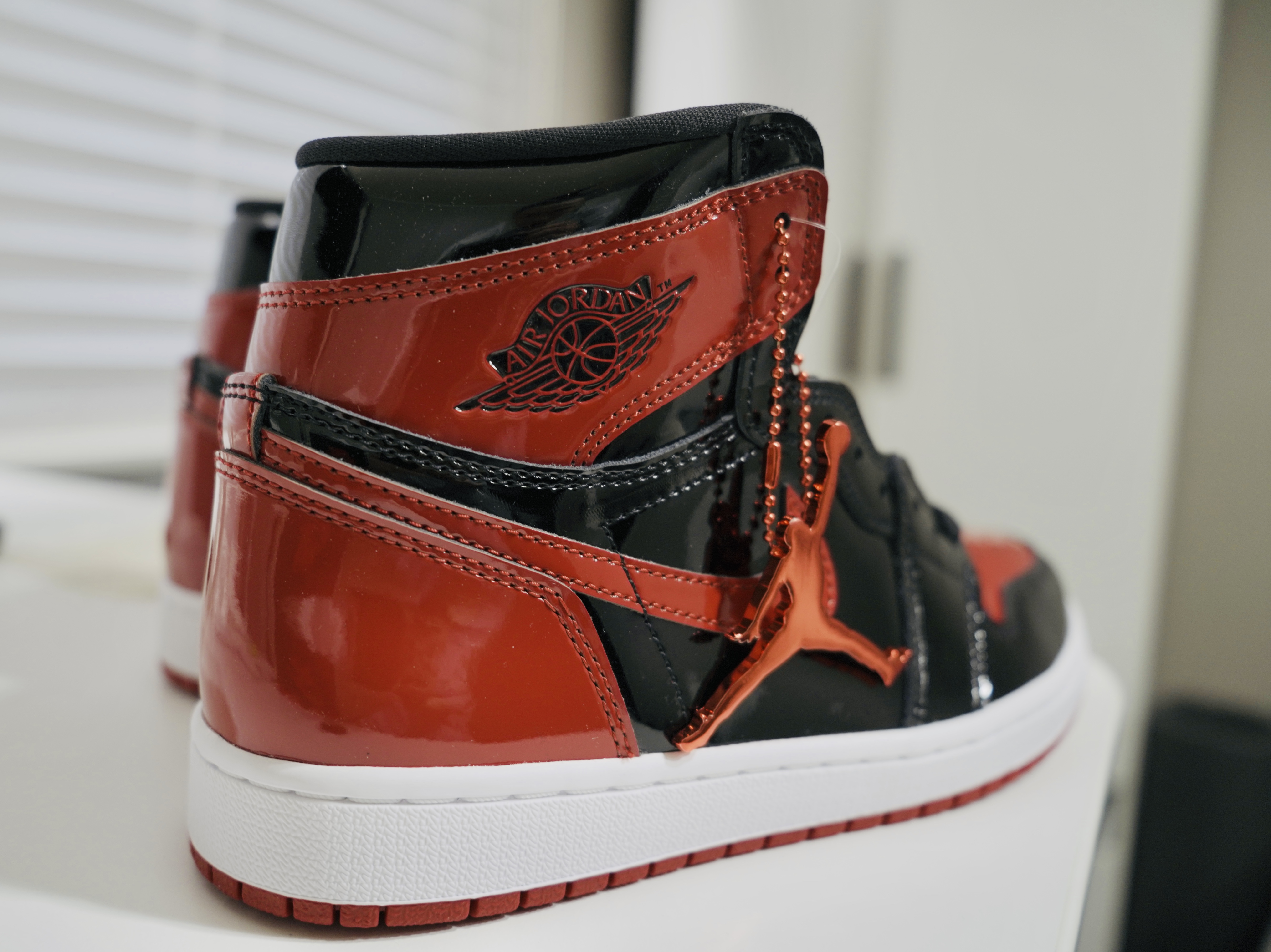 Jordan 1 Retro High OG Patent Bred 착용 스타일 - 1