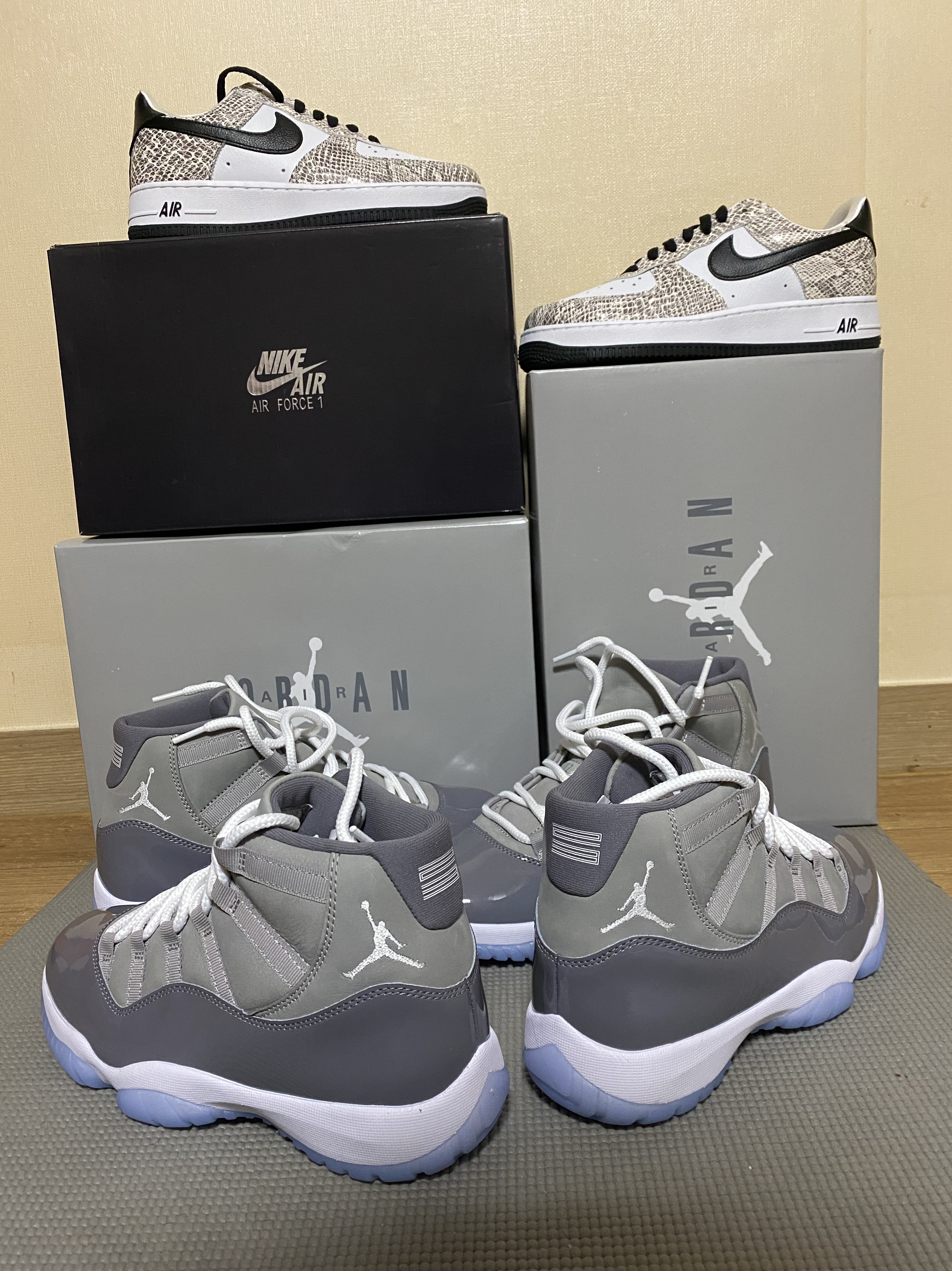 Jordan 11 Retro Cool Grey 2021, Nike Air Force 1 Low Retro Cocoa Snake 2018 착용 스타일 - 1