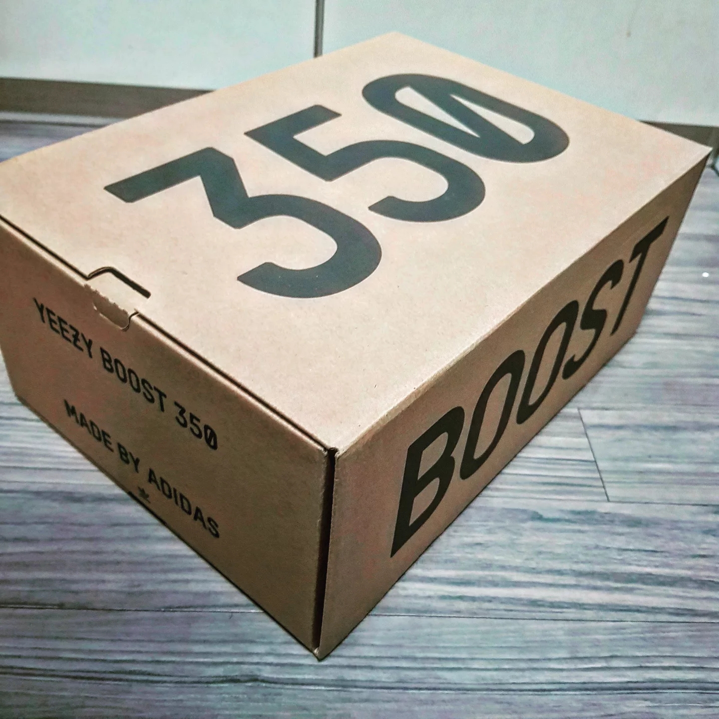 Adidas Yeezy Boost 350 V2 MX Rock 착용 스타일 - 3