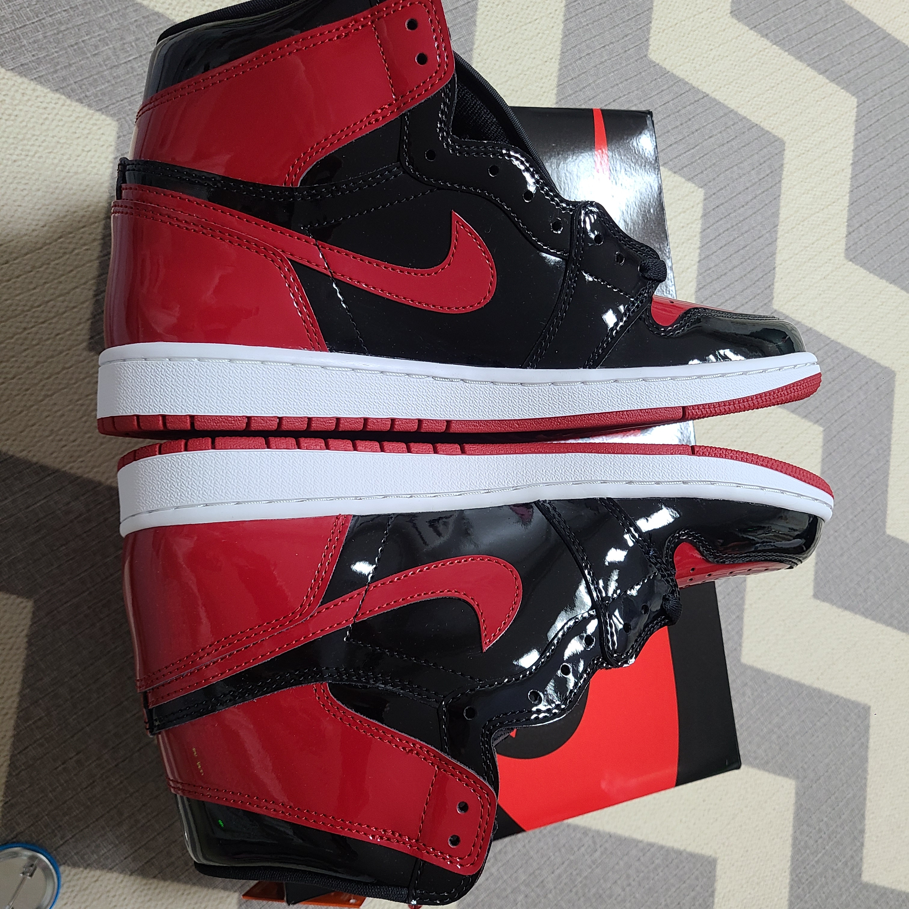 Jordan 1 Retro High OG Patent Bred 착용 스타일 - 2