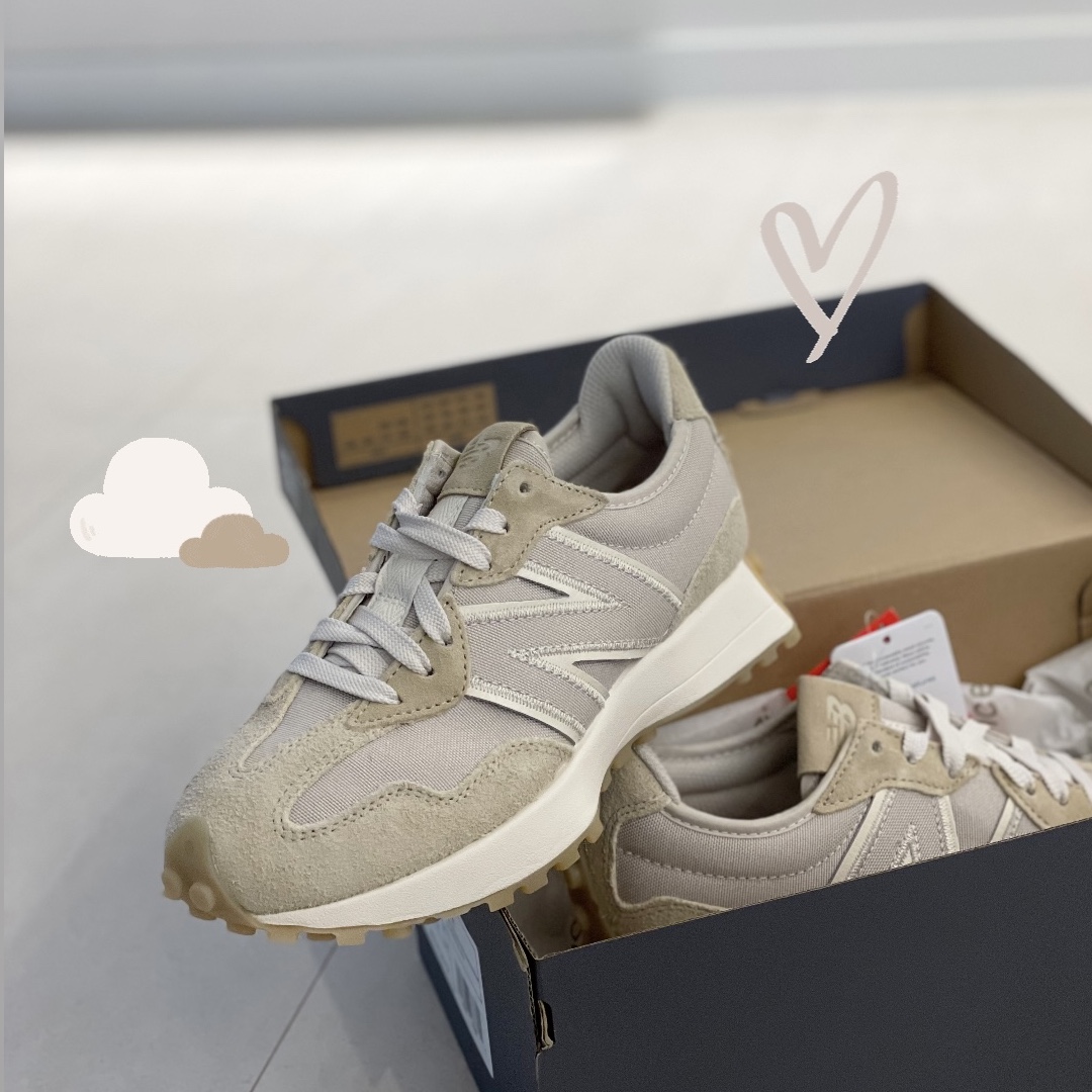 New Balance 327 Unplugged Pack Greige 착용 스타일