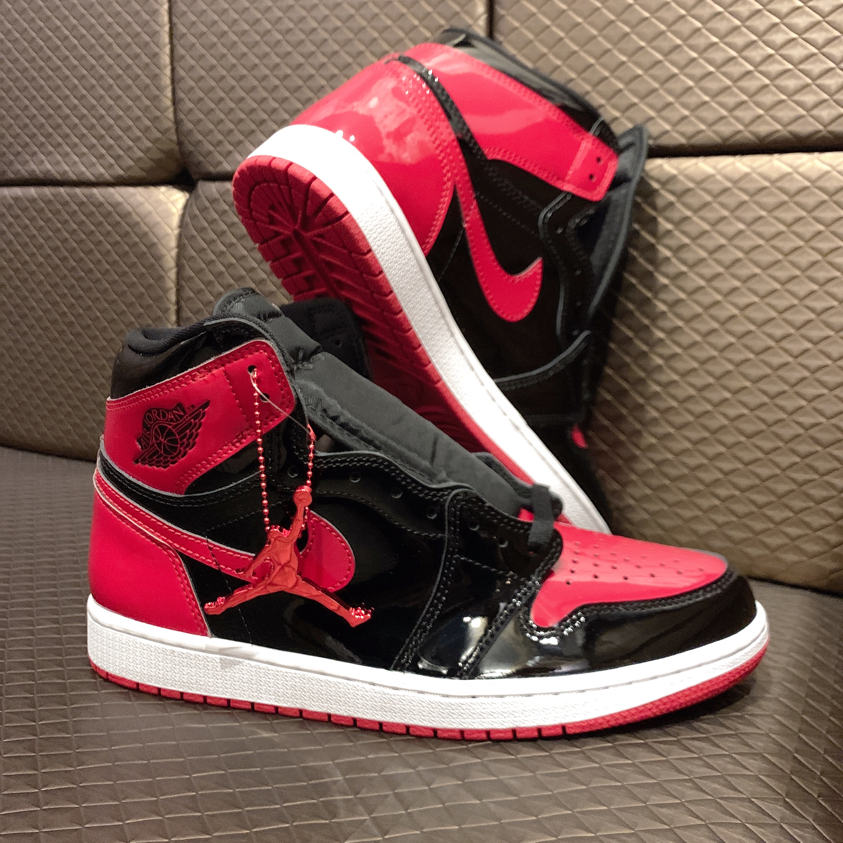 Jordan 1 Retro High OG Patent Bred 착용 스타일 - 1