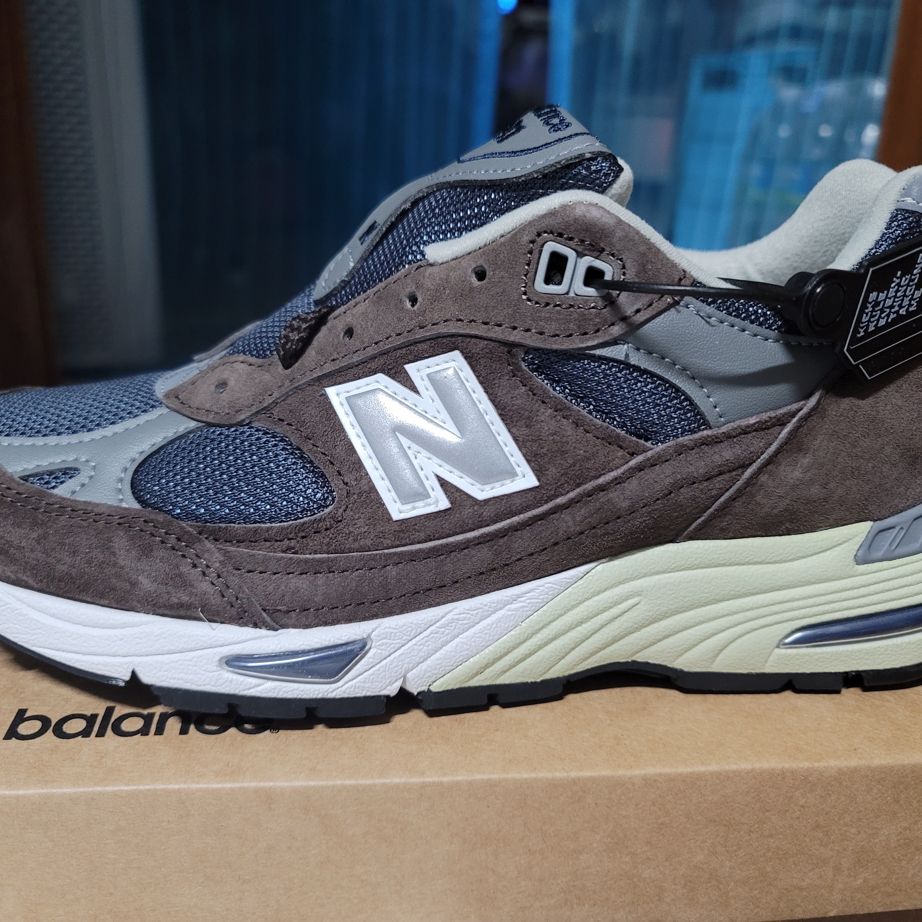 New Balance 991 Made in UK Brown 착용 스타일 - 1