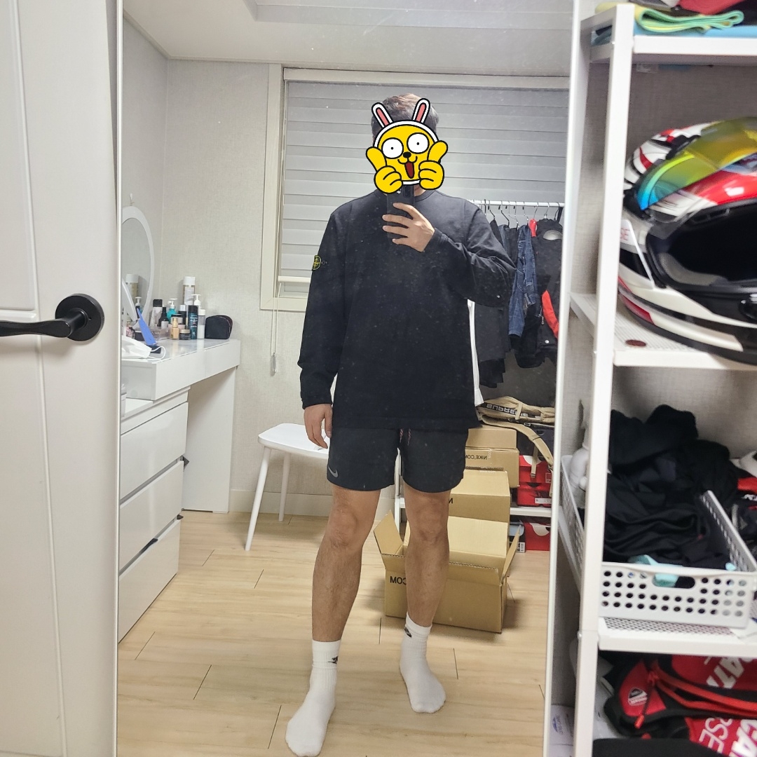 Stone Island 64450 Long Sleeve Crewneck Sweatshirt Black - 21FW 착용 스타일