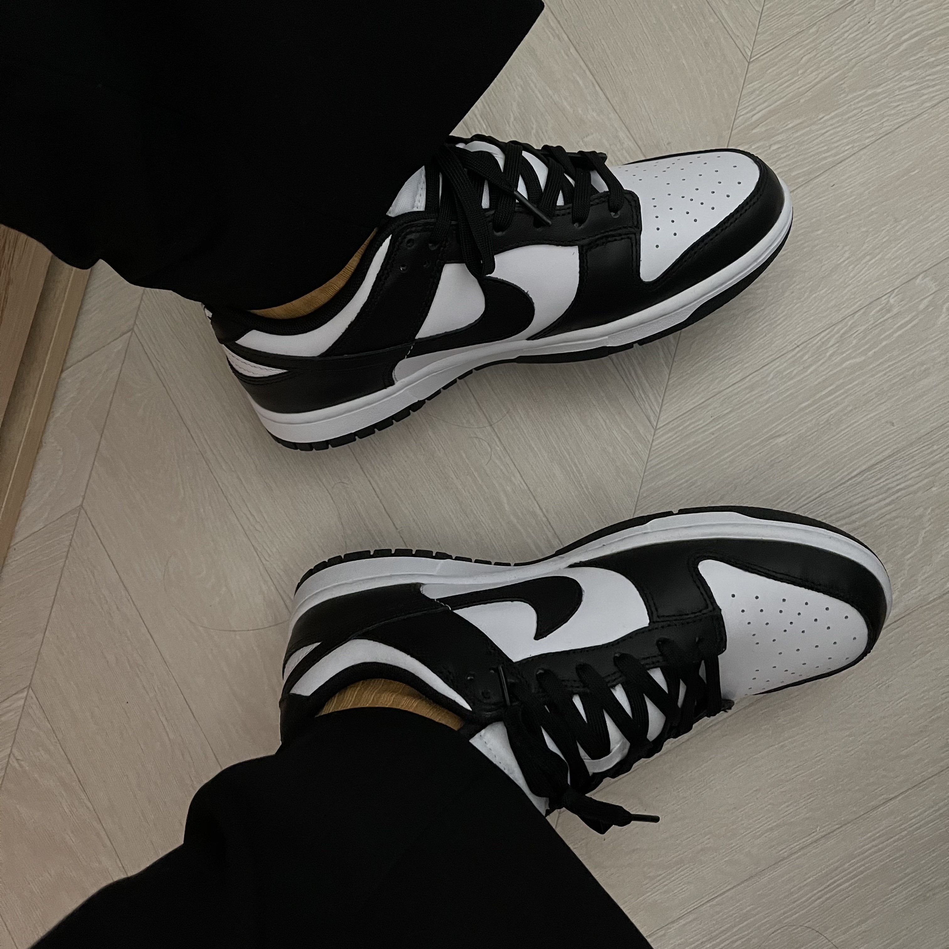 Nike Dunk Low Retro Black 착용 스타일 - 2