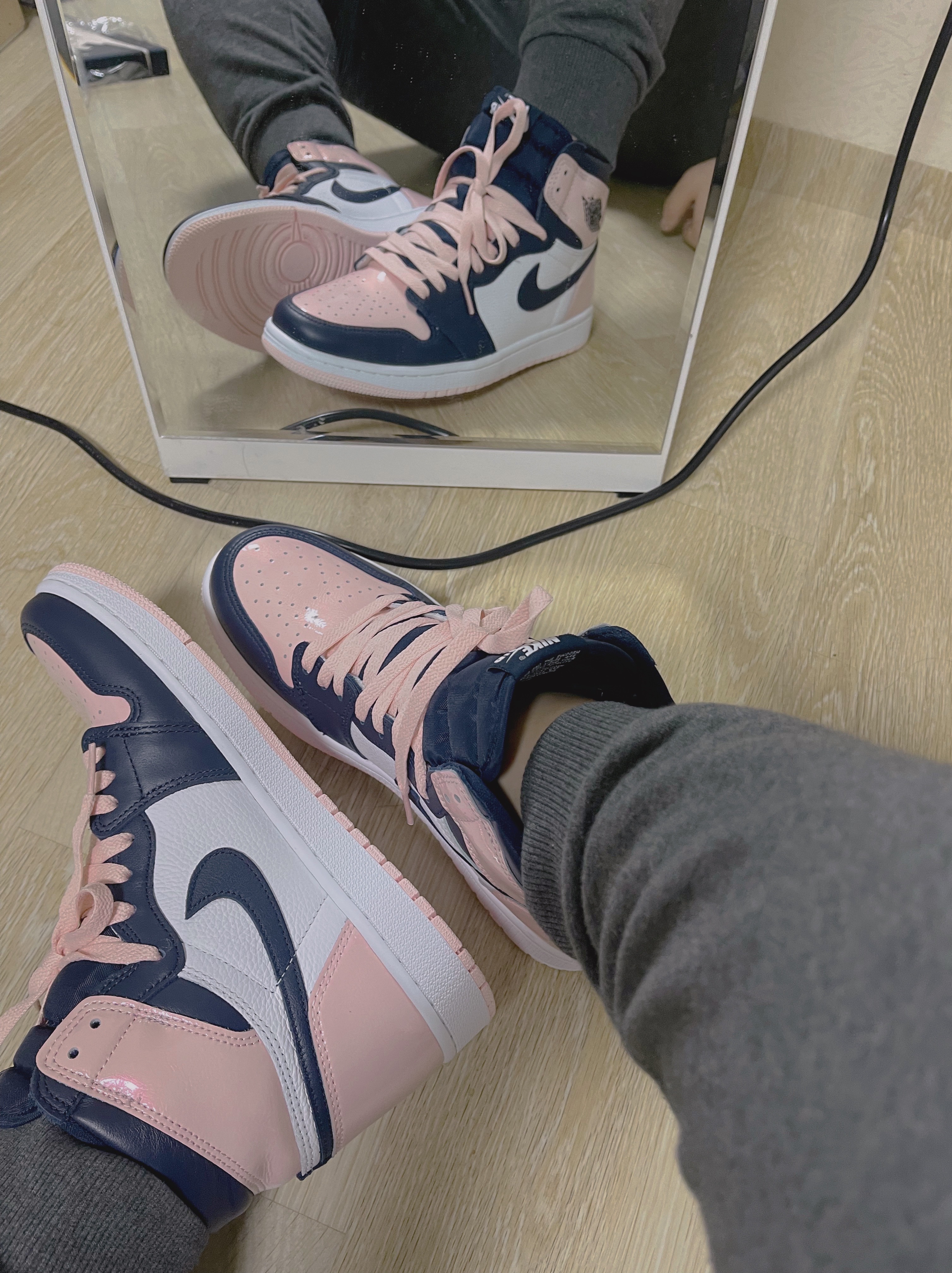 (W) Jordan 1 Retro High OG Atmosphere 착용 스타일 - 1