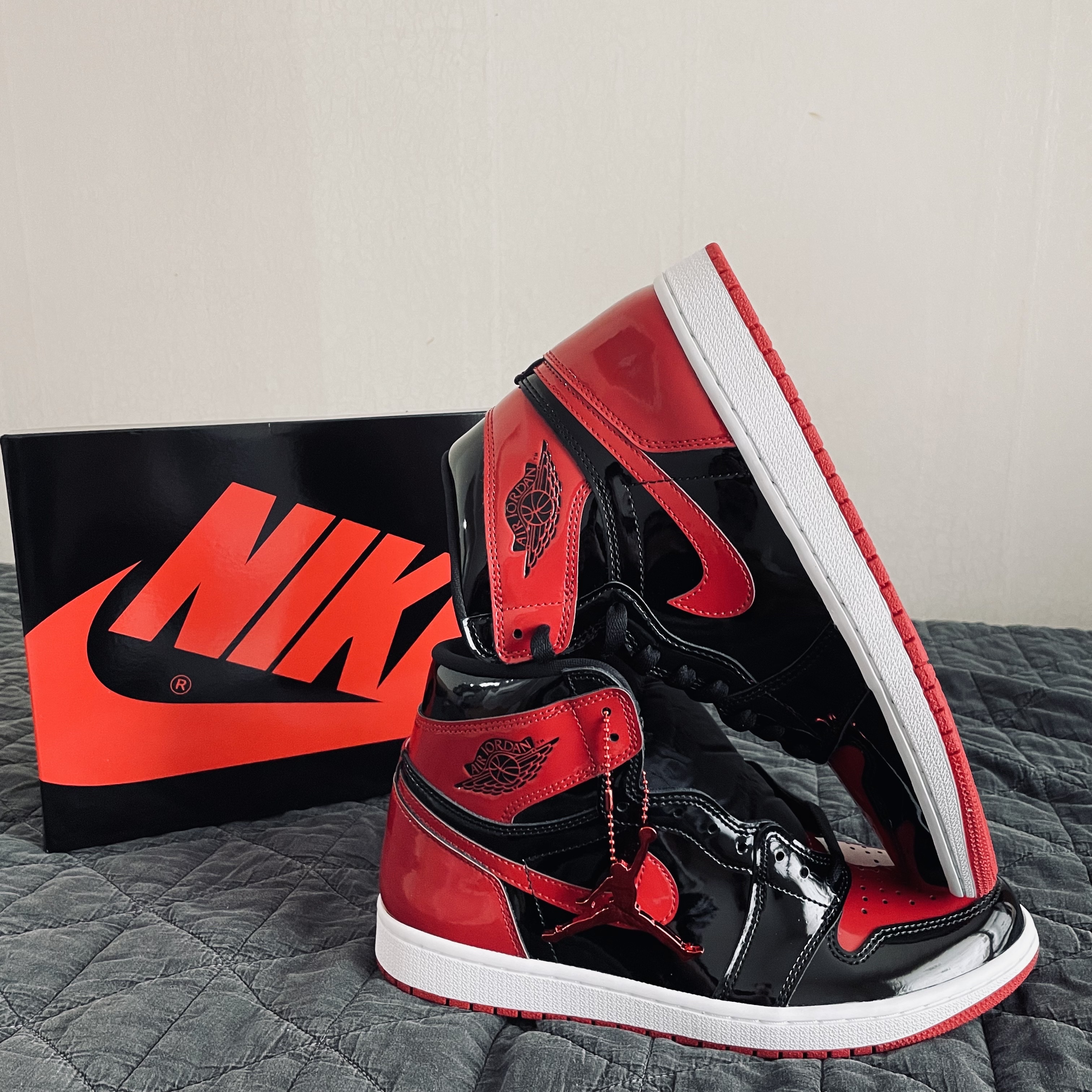 Jordan 1 Retro High OG Patent Bred 착용 스타일 - 1