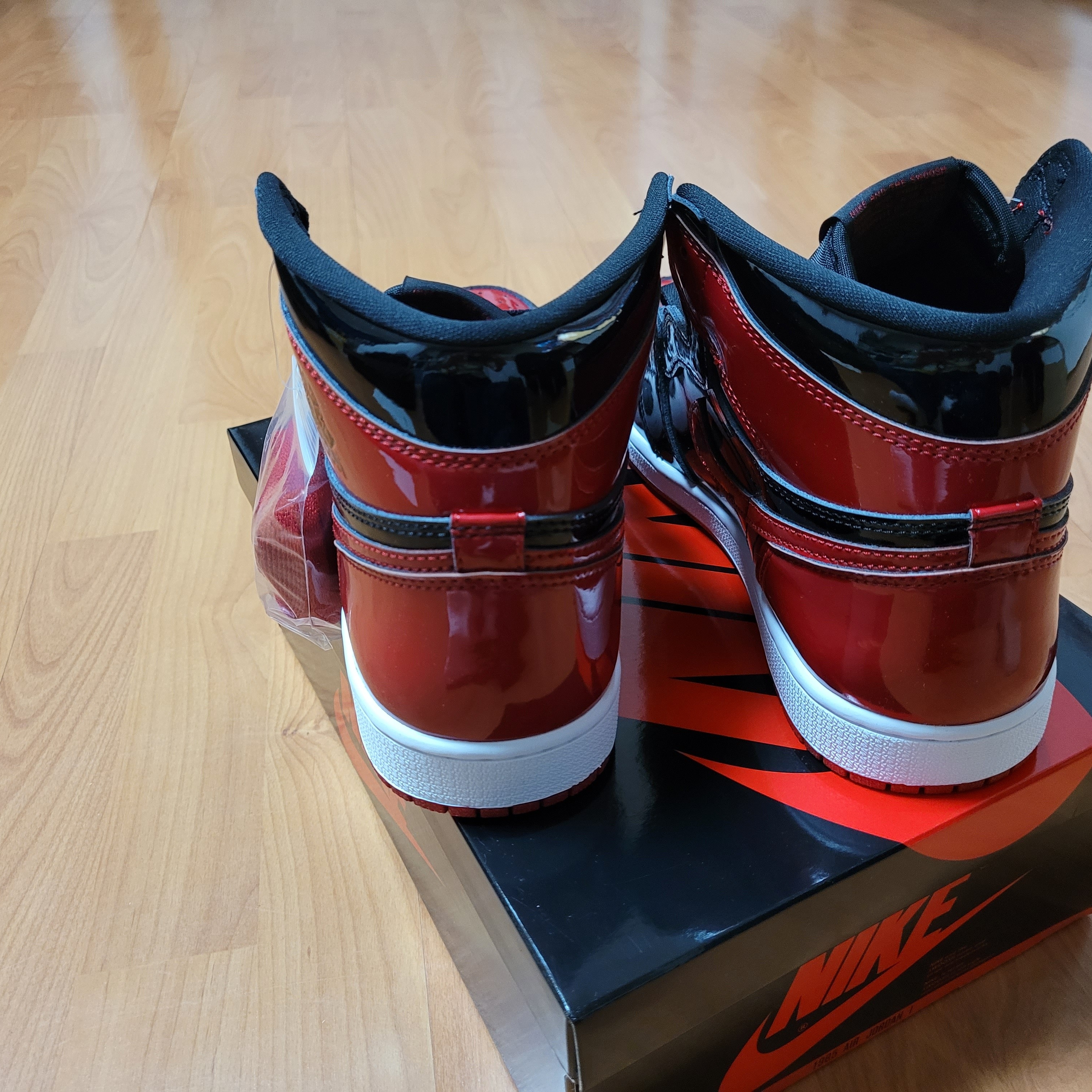 Jordan 1 Retro High OG Patent Bred 착용 스타일 - 3