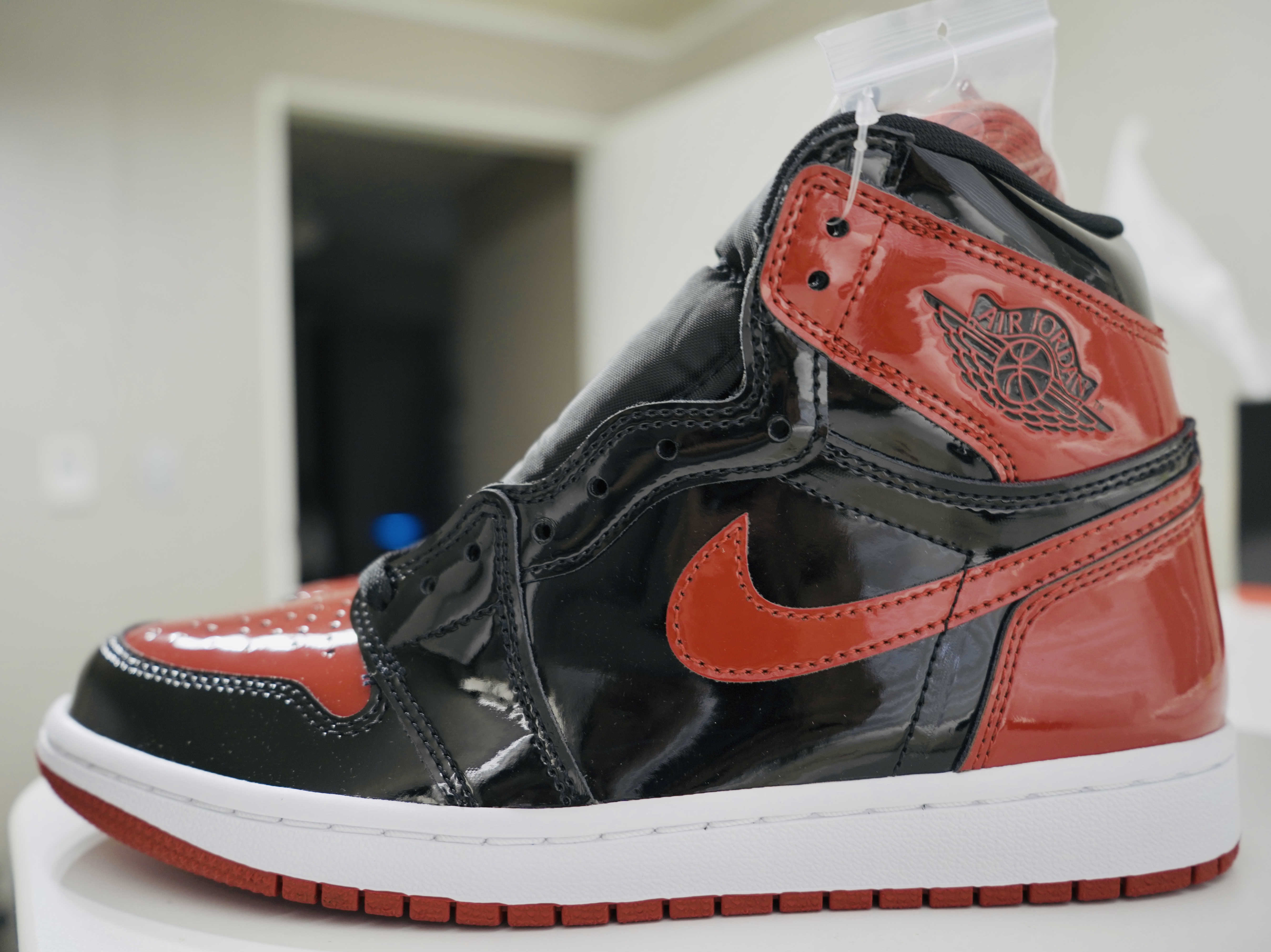 Jordan 1 Retro High OG Patent Bred 착용 스타일 - 3
