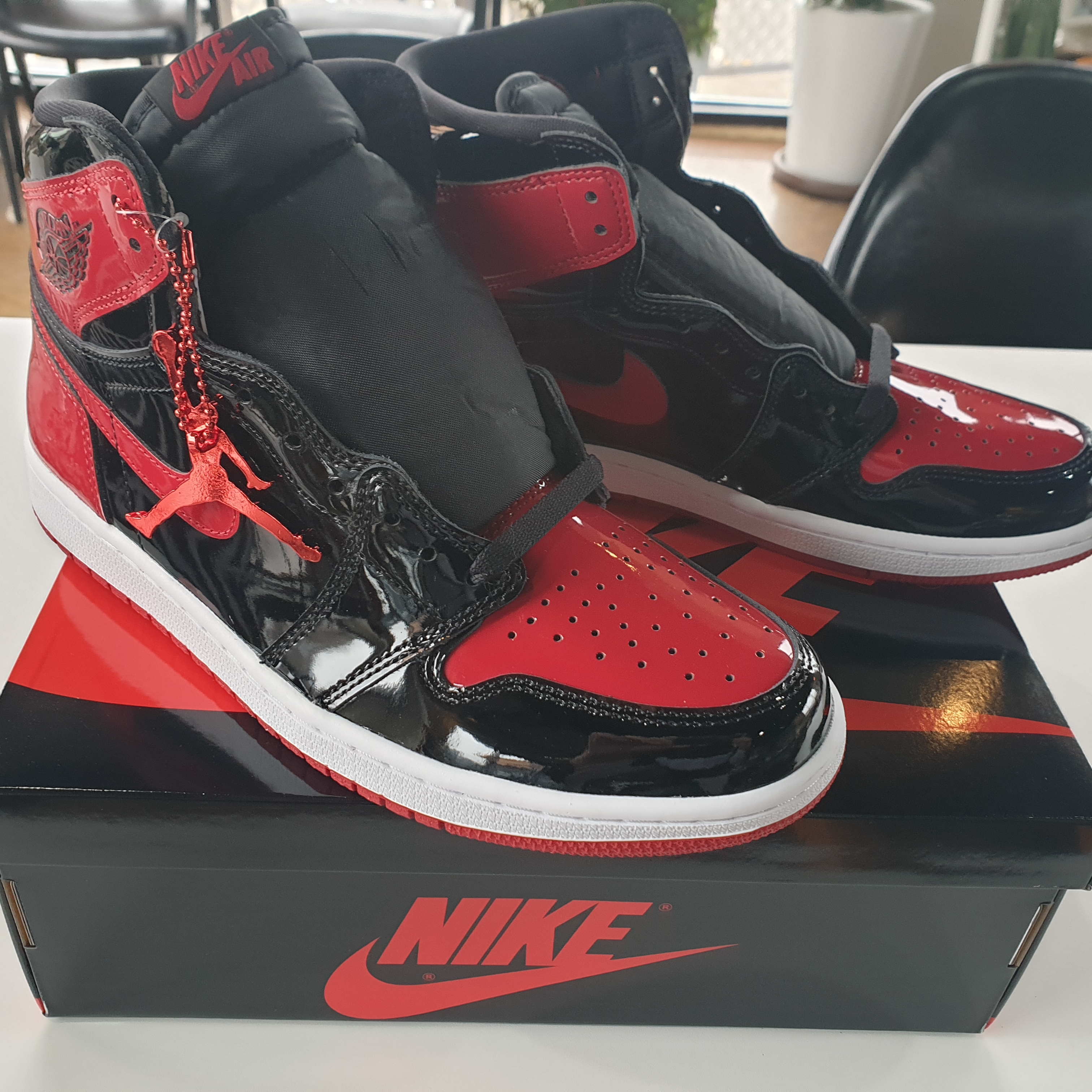 Jordan 1 Retro High OG Patent Bred 착용 스타일 - 4