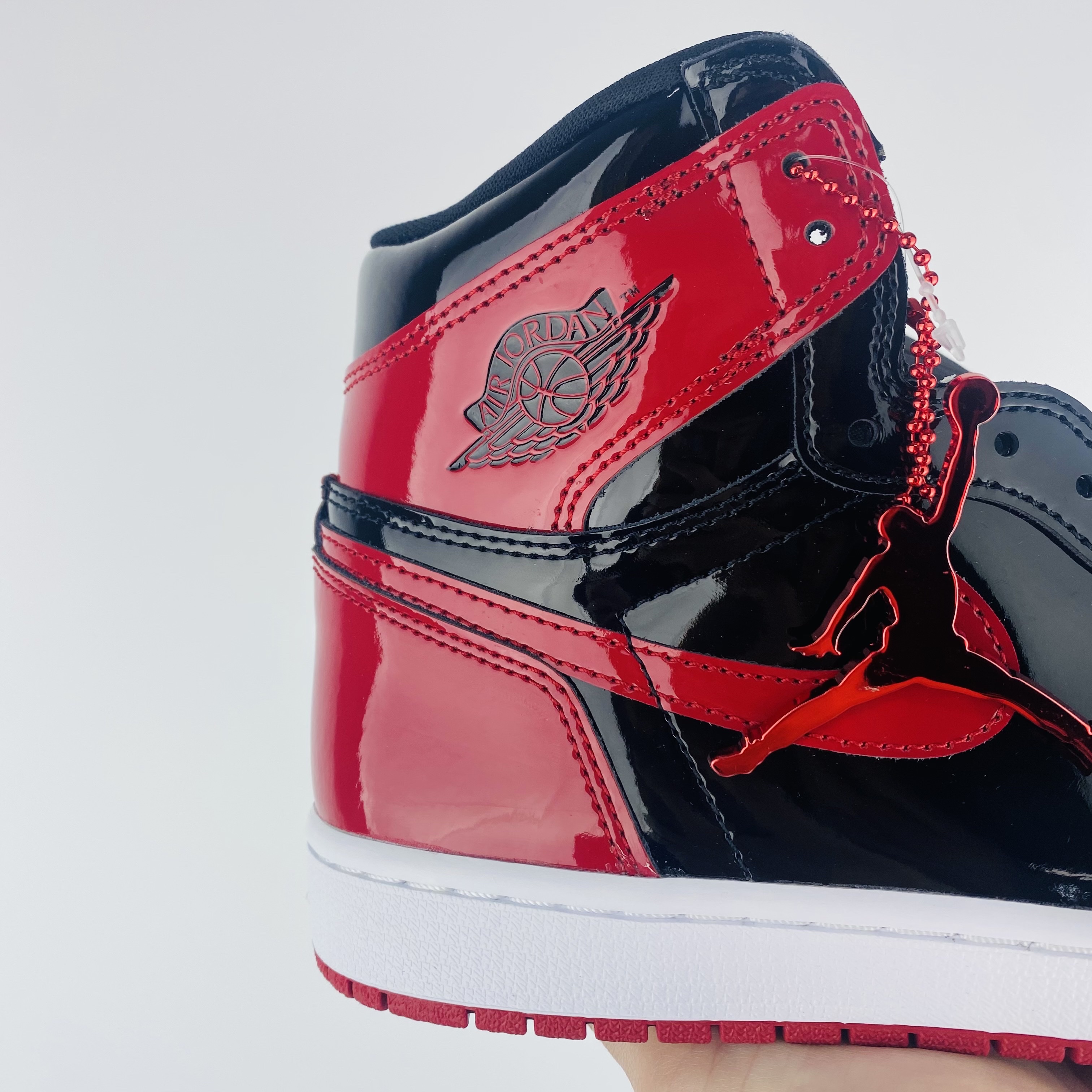 Jordan 1 Retro High OG Patent Bred 착용 스타일 - 5