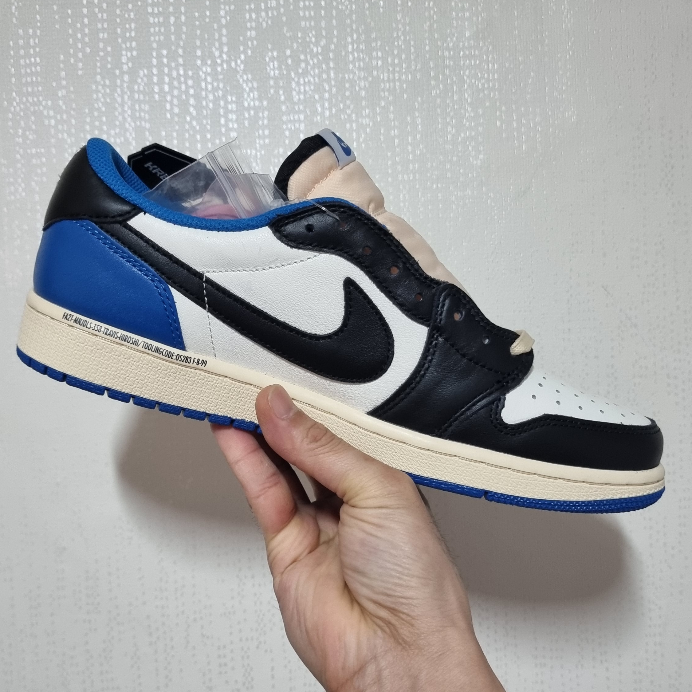 Jordan 1 x Travis Scott x Fragment Retro Low OG SP Military Blue 착용 스타일 - 5