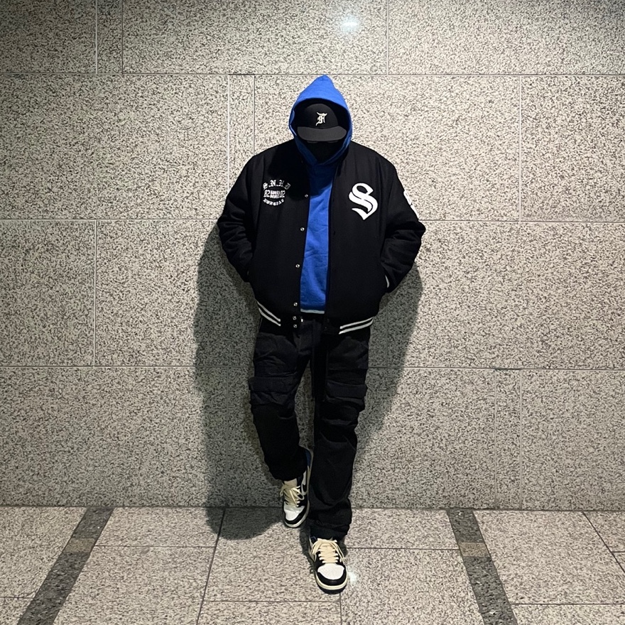 Jordan 1 x Travis Scott x Fragment Retro Low OG SP Military Blue 착용 스타일 - 1
