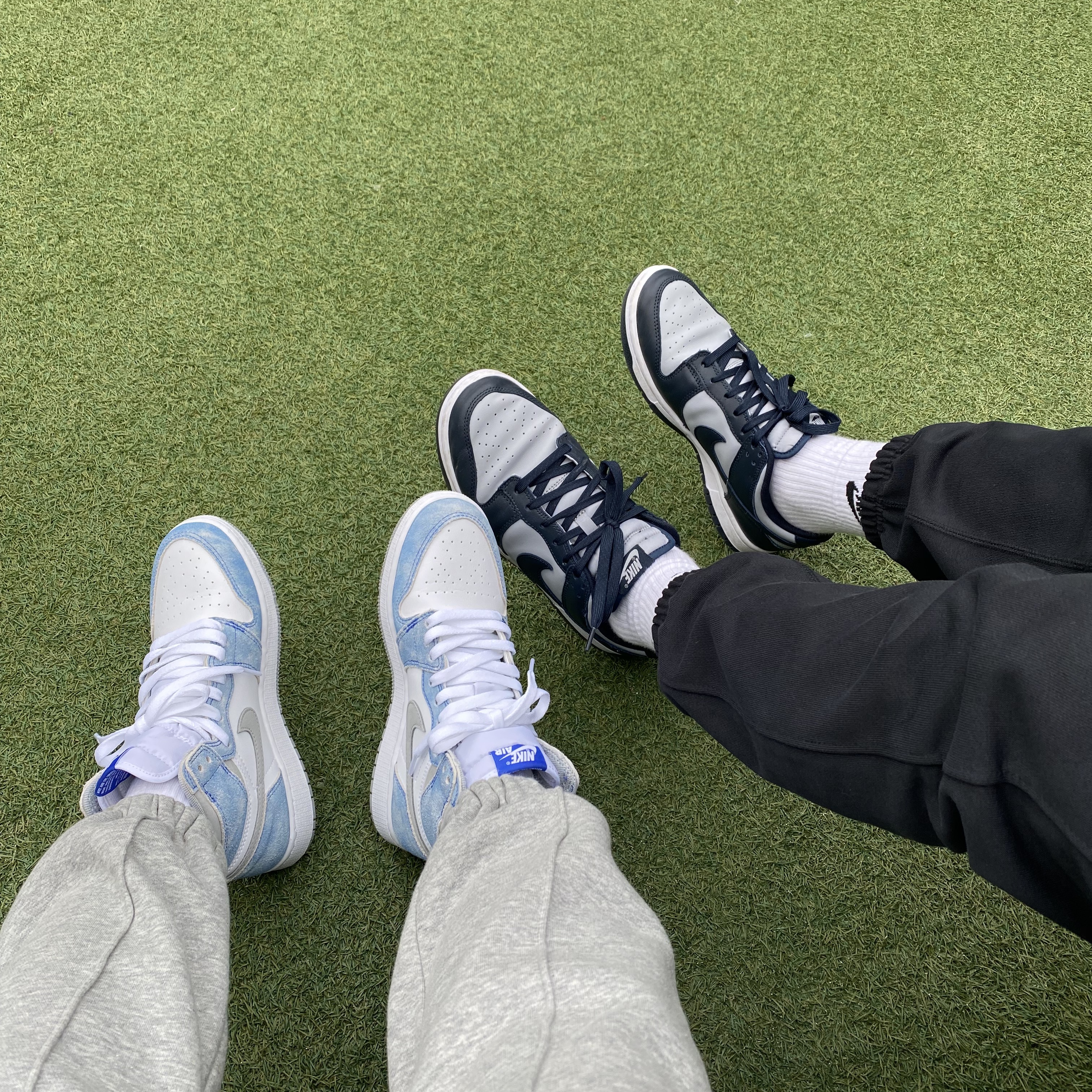 (GS) Jordan 1 Retro High OG Hyper Royal, Nike Dunk Low Retro Championship Grey 착용 스타일