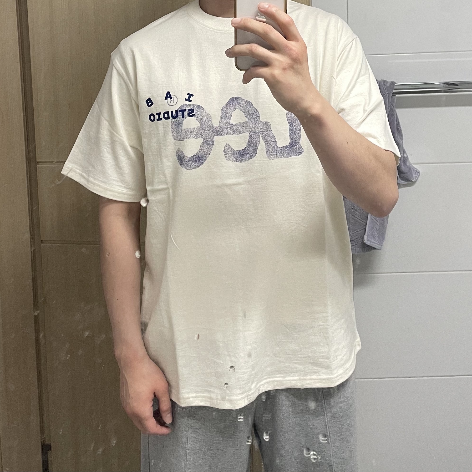 IAB Studio x Lee T-Shirt Oatmeal Ivory 착용 스타일 - 2