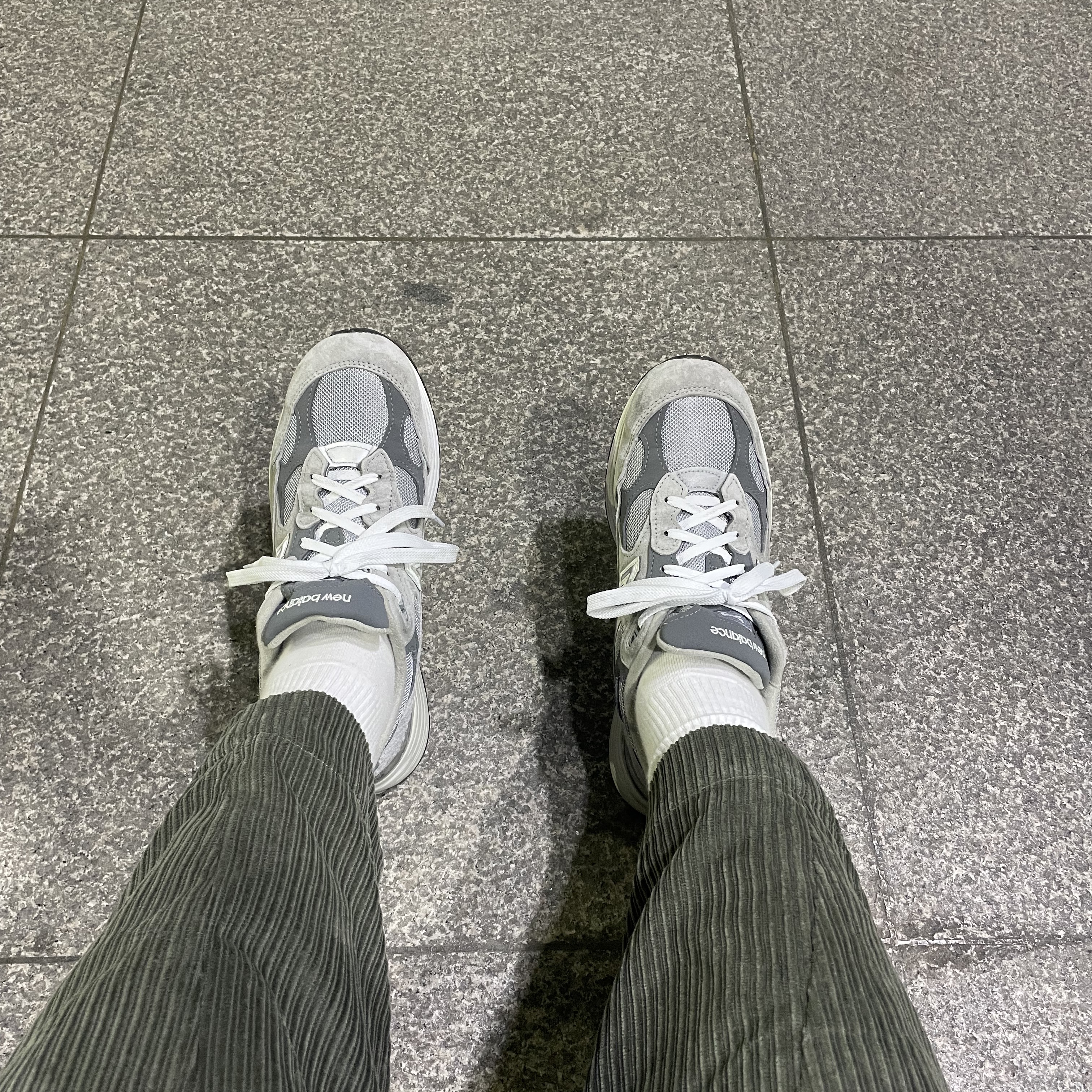New Balance 992 Made in USA Grey - D Standard 착용 스타일 - 2