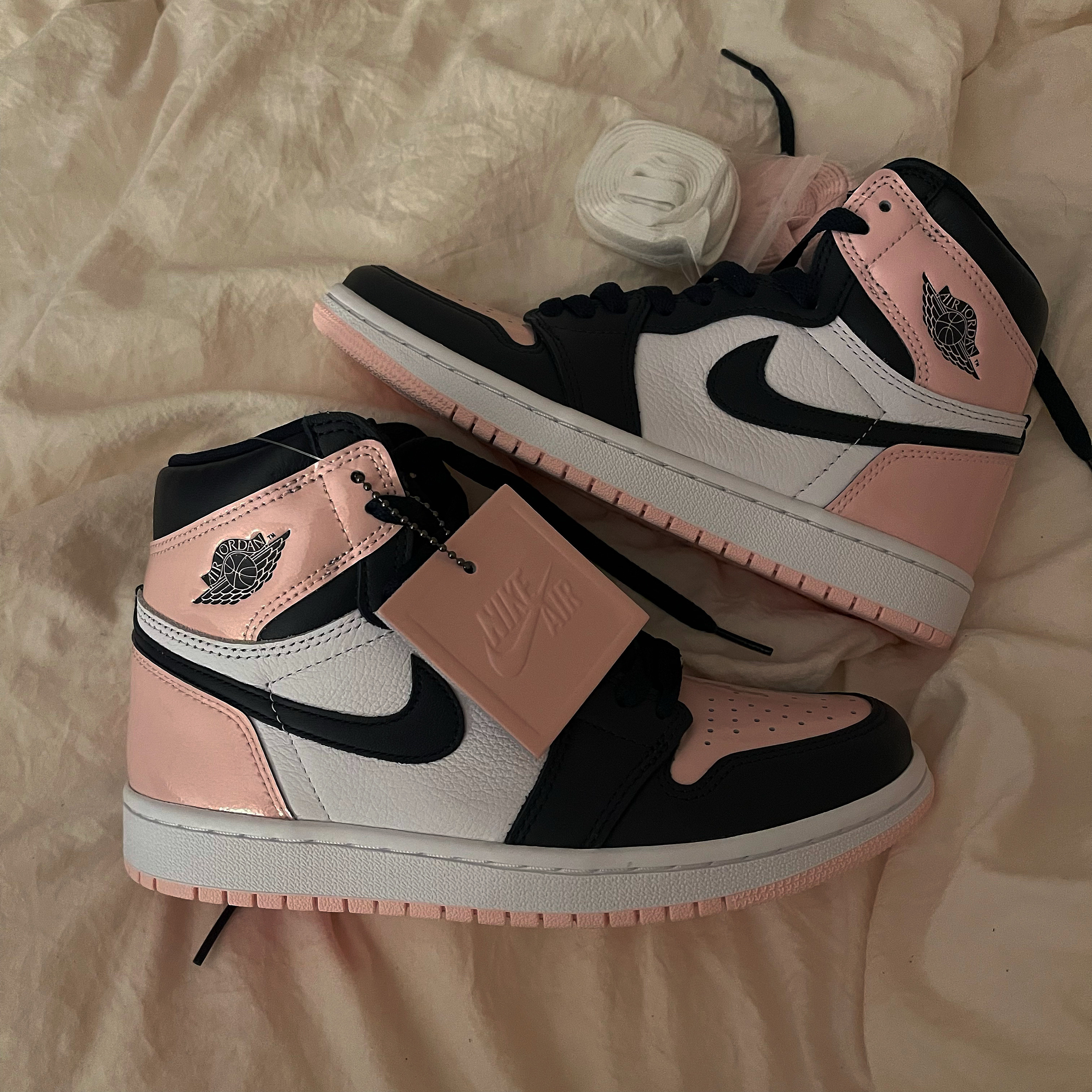 (W) Jordan 1 Retro High OG Atmosphere 착용 스타일 - 1