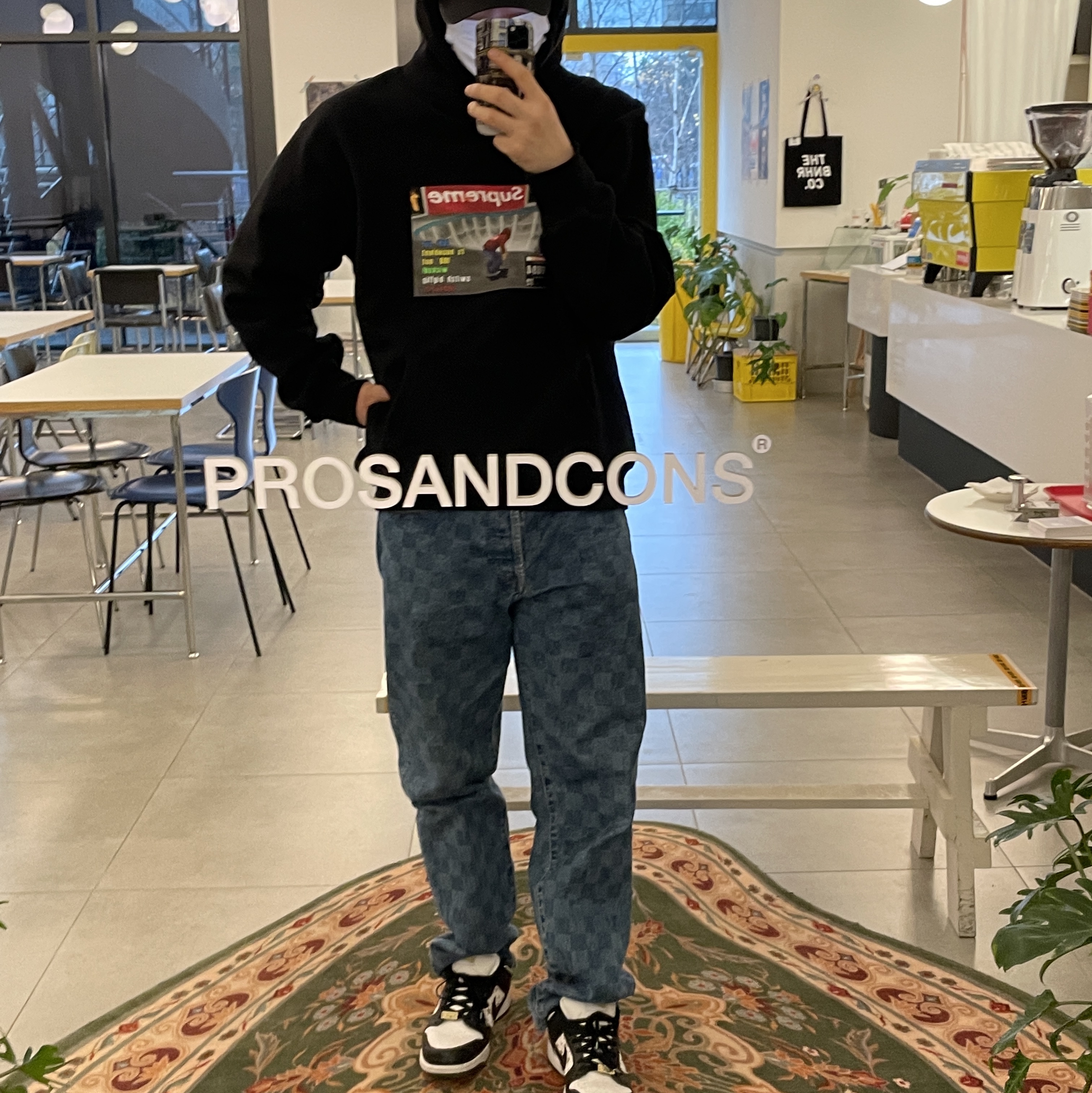 Nike x Supreme SB Dunk Low Black 착용 스타일