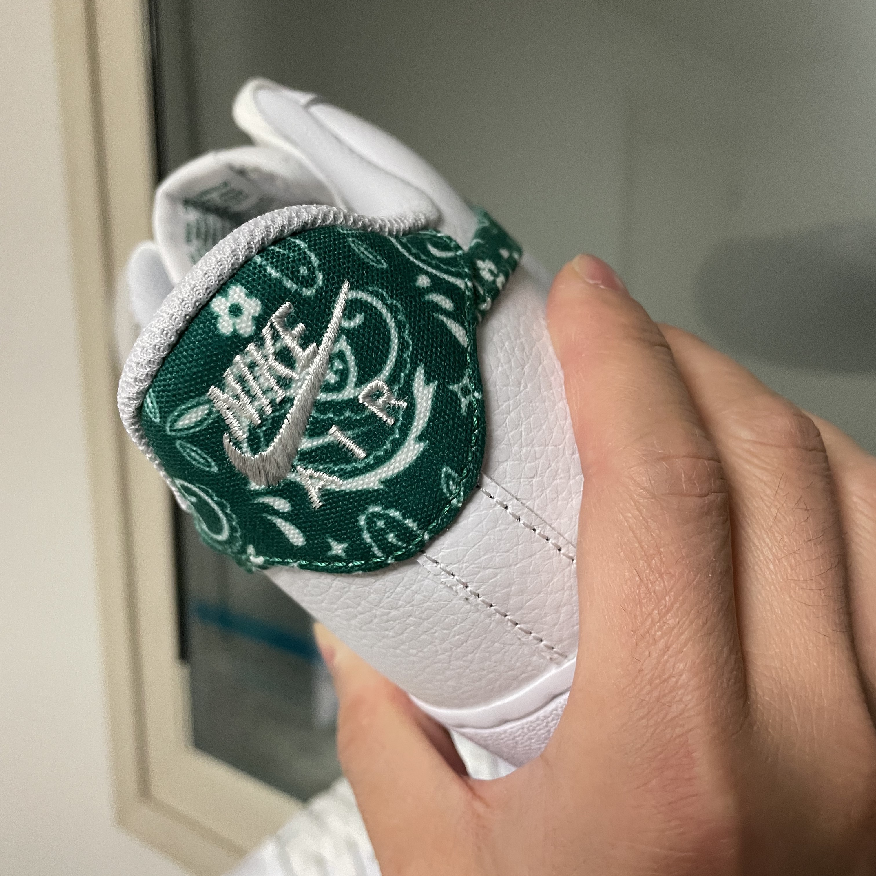 (W) Nike Air Force 1 '07 Essential Paisley Swoosh White Malachite 착용 스타일 - 3